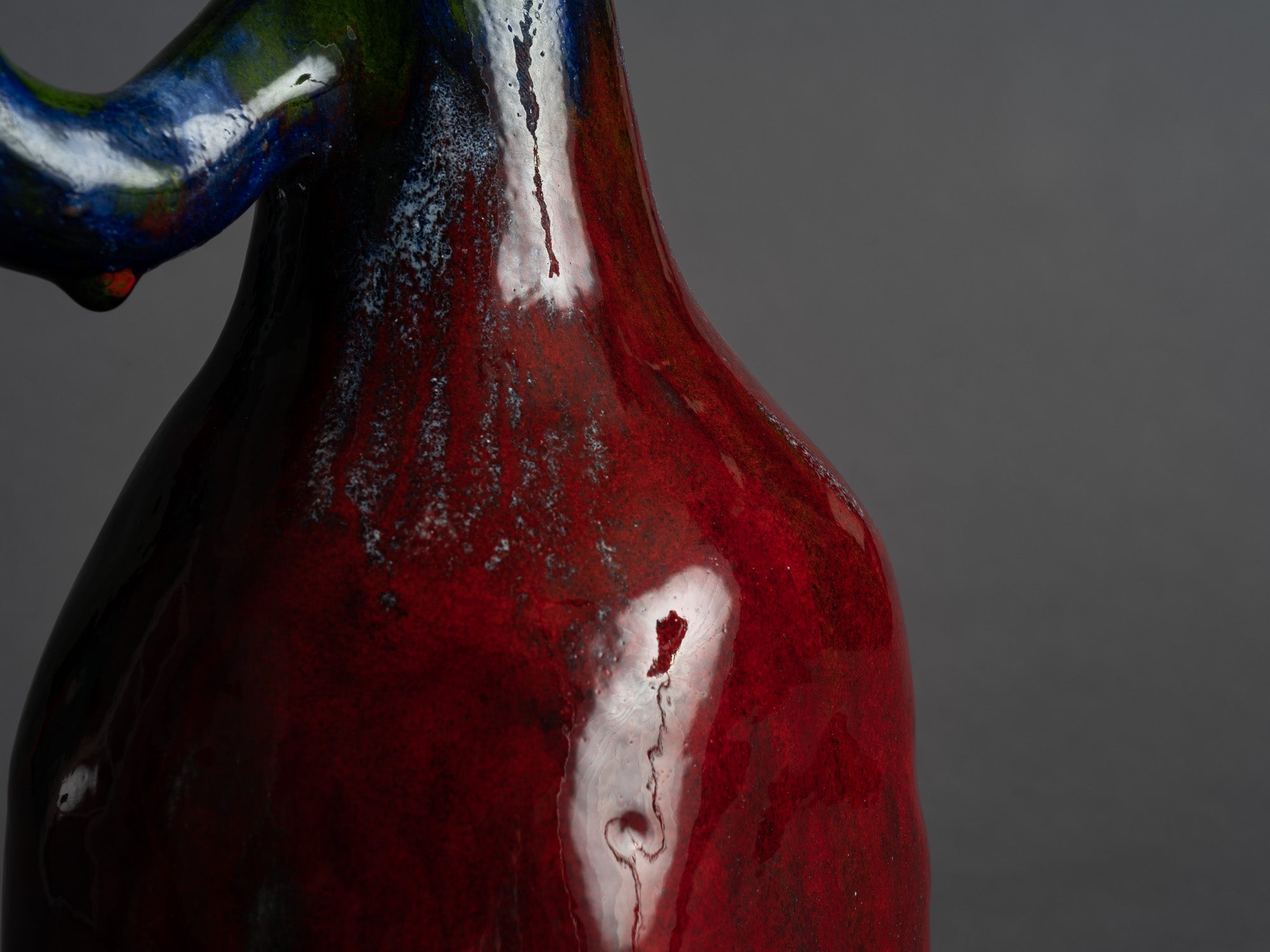 Rare vase ansé d’Alice Colonieu, France (vers 1950)..Earthenware handled vase by Alice Colonieu, France (circa 1950)