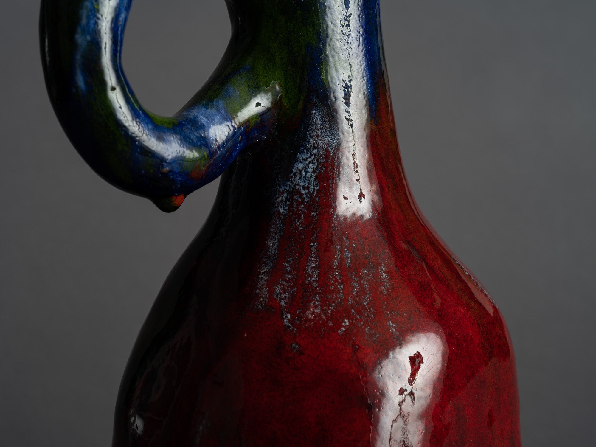 Rare vase ansé d’Alice Colonieu, France (vers 1950)..Earthenware handled vase by Alice Colonieu, France (circa 1950)