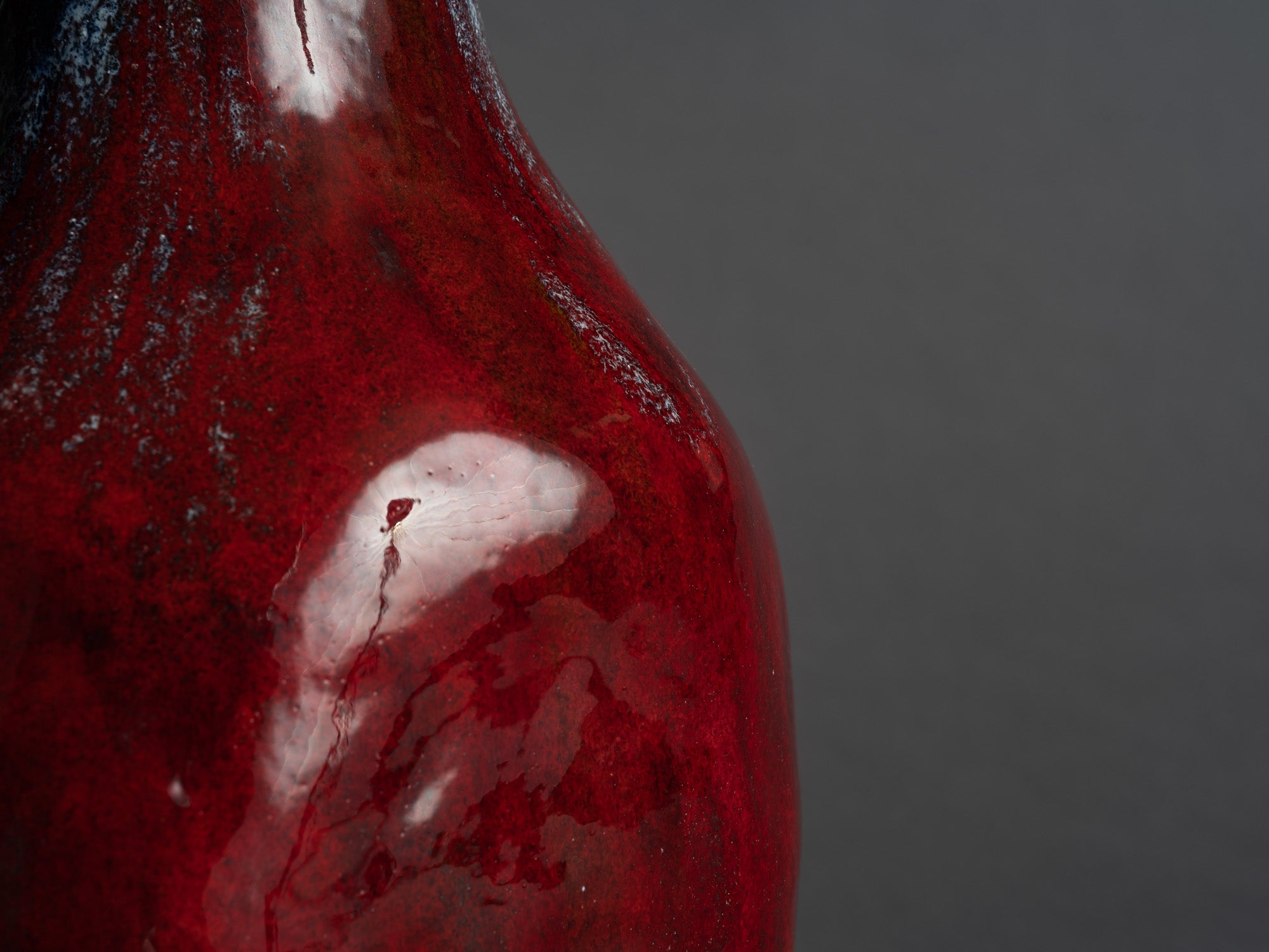 Rare vase ansé d’Alice Colonieu, France (vers 1950)..Earthenware handled vase by Alice Colonieu, France (circa 1950)