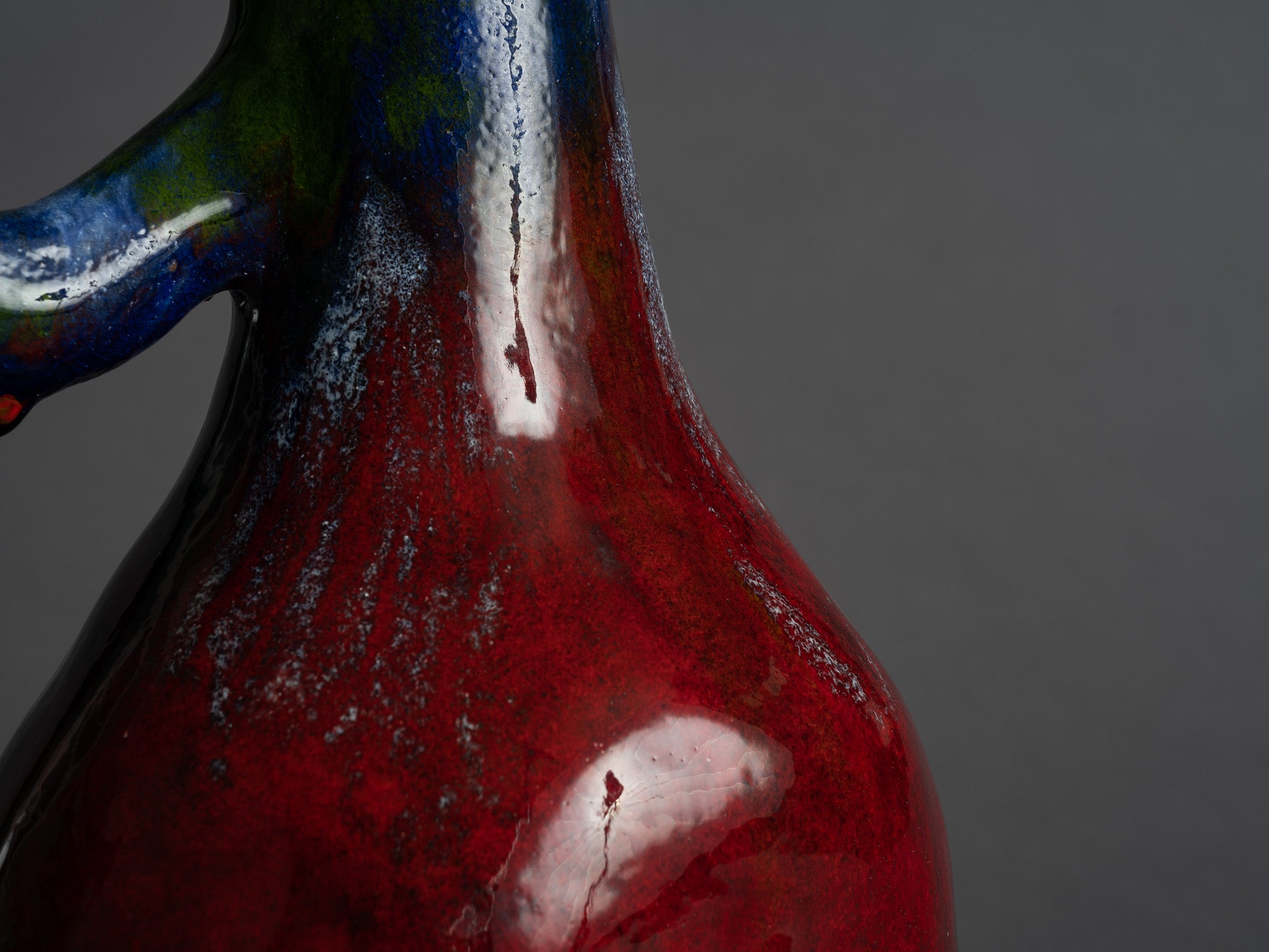 Rare vase ansé d’Alice Colonieu, France (vers 1950)..Earthenware handled vase by Alice Colonieu, France (circa 1950)