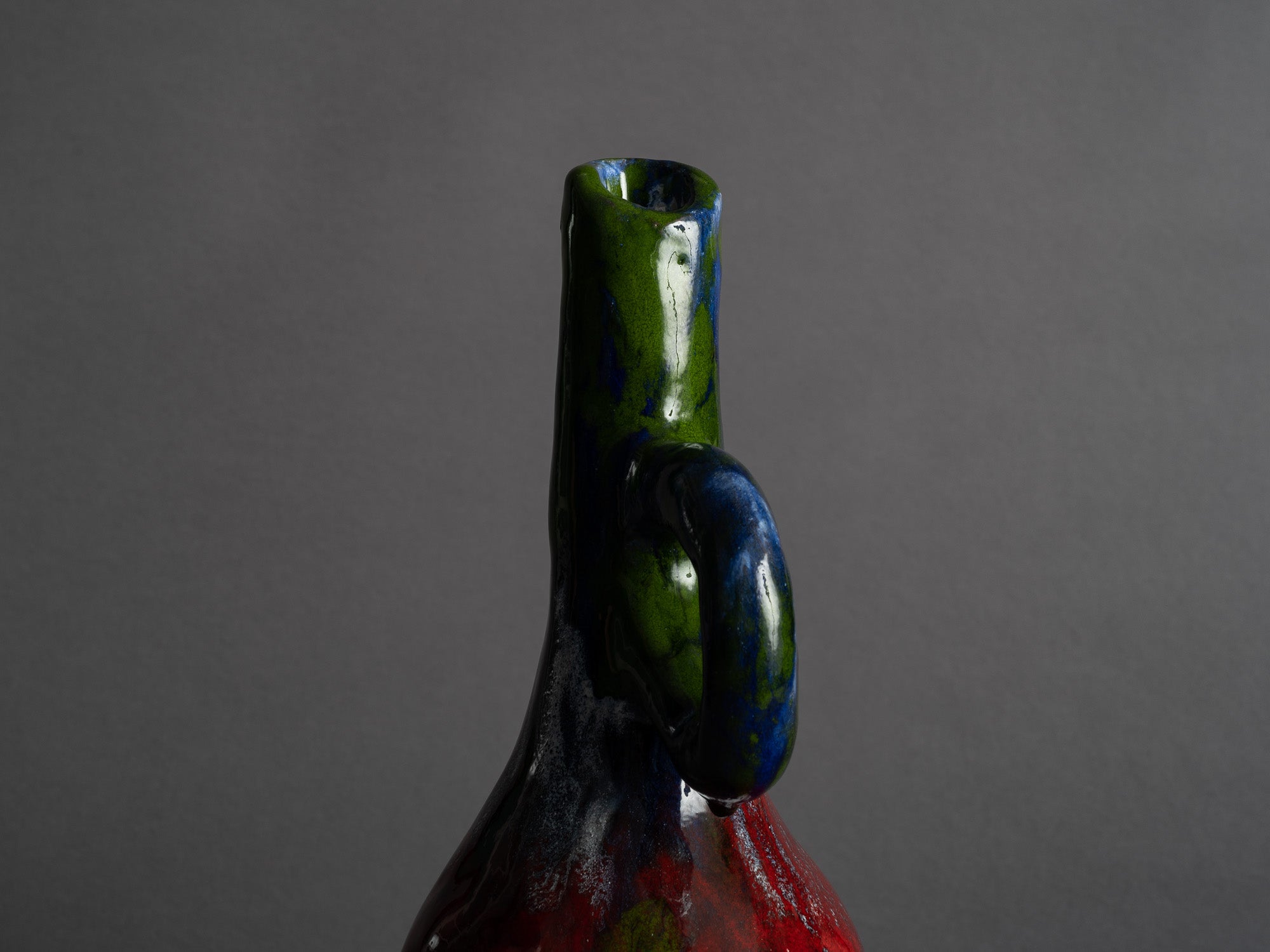 Rare vase ansé d’Alice Colonieu, France (vers 1950)..Earthenware handled vase by Alice Colonieu, France (circa 1950)