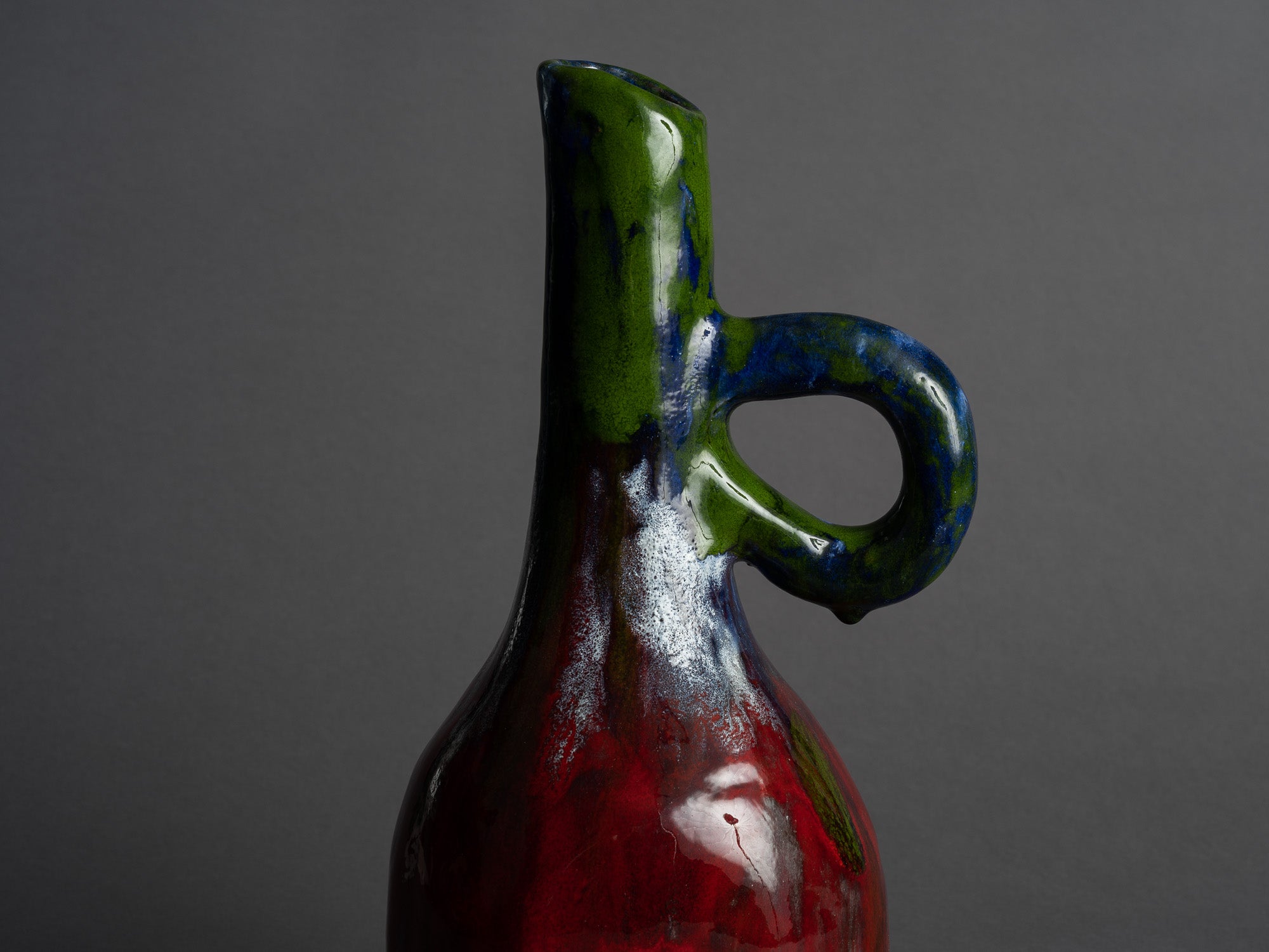 Rare vase ansé d’Alice Colonieu, France (vers 1950)..Earthenware handled vase by Alice Colonieu, France (circa 1950)