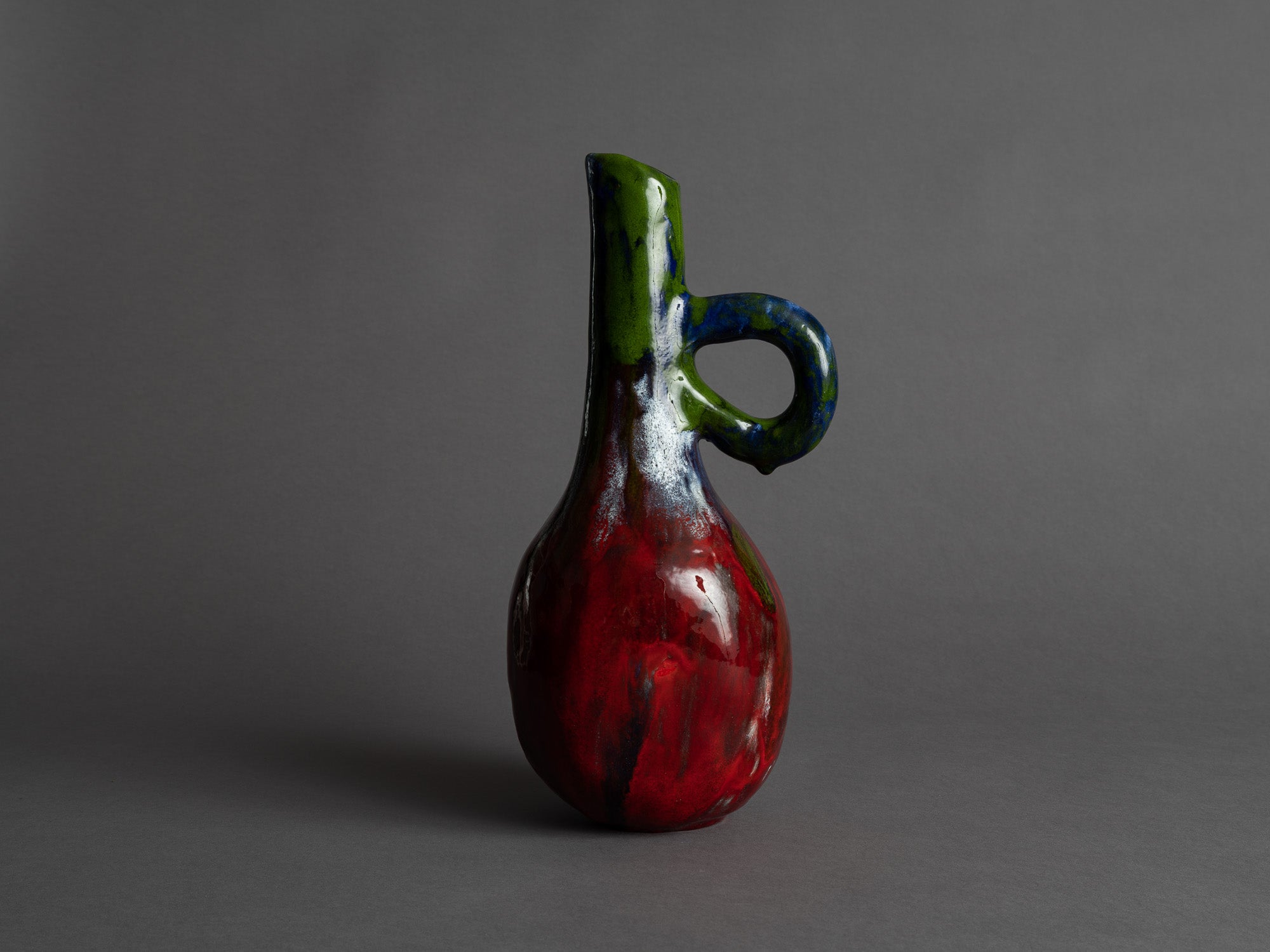 Rare vase ansé d’Alice Colonieu, France (vers 1950)..Earthenware handled vase by Alice Colonieu, France (circa 1950)