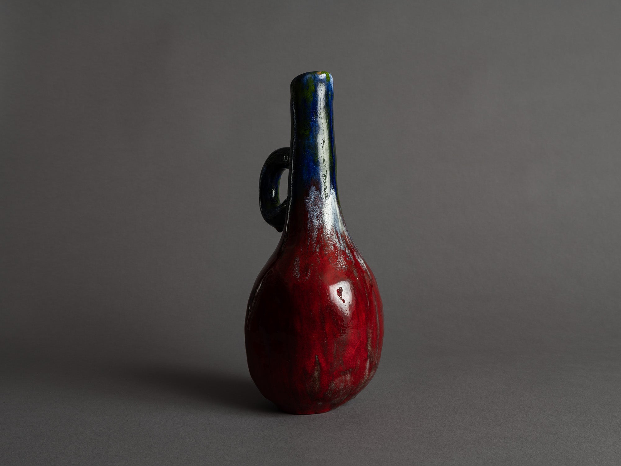 Rare vase ansé d’Alice Colonieu, France (vers 1950)..Earthenware handled vase by Alice Colonieu, France (circa 1950)