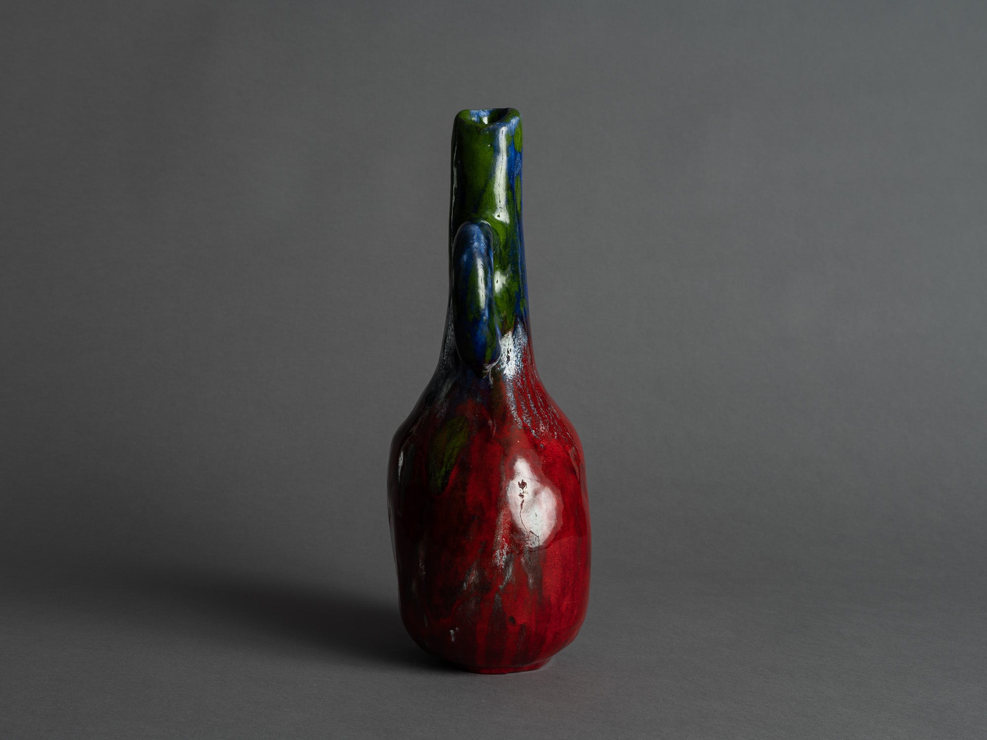 Rare vase ansé d’Alice Colonieu, France (vers 1950)..Earthenware handled vase by Alice Colonieu, France (circa 1950)