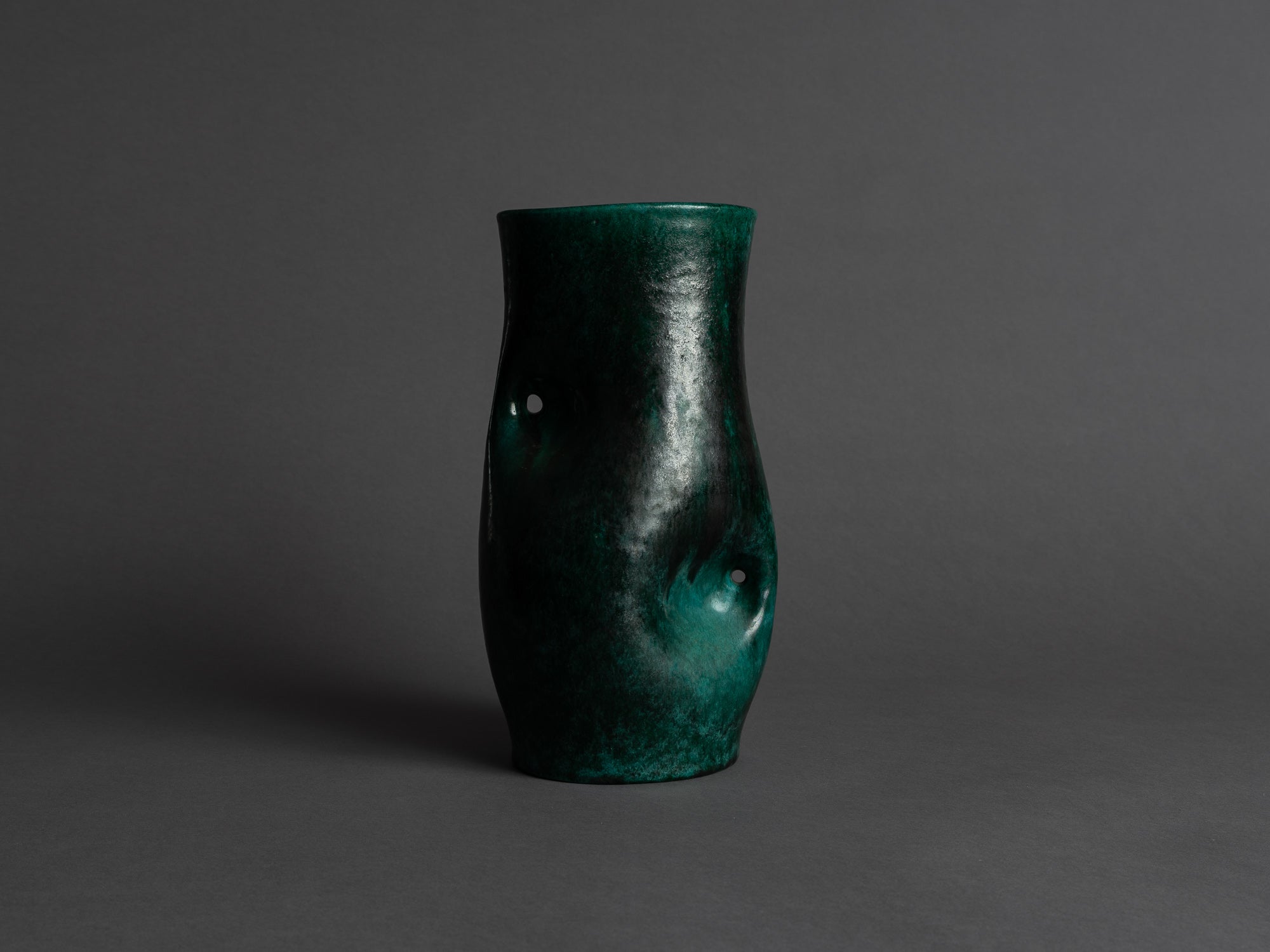 Vase biomorphique des Potiers d'Accolay, France (vers 1955)..Freeform Vase by les Potiers d'Accolay, France (ca 1955)