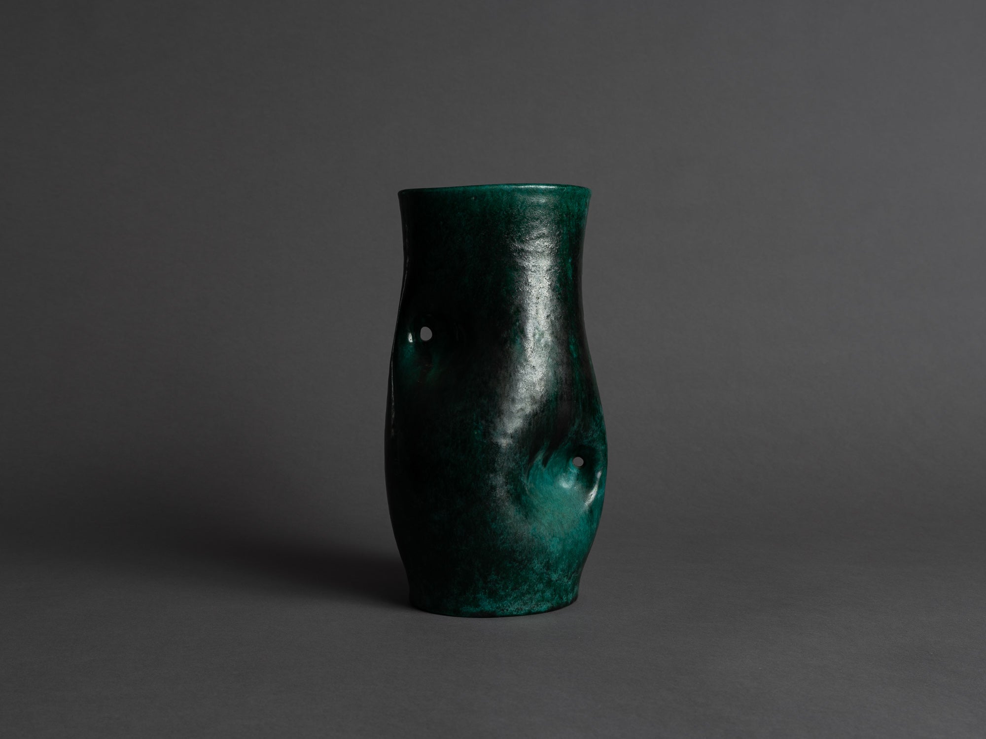 Vase biomorphique des Potiers d'Accolay, France (vers 1955)..Freeform Vase by les Potiers d'Accolay, France (ca 1955)