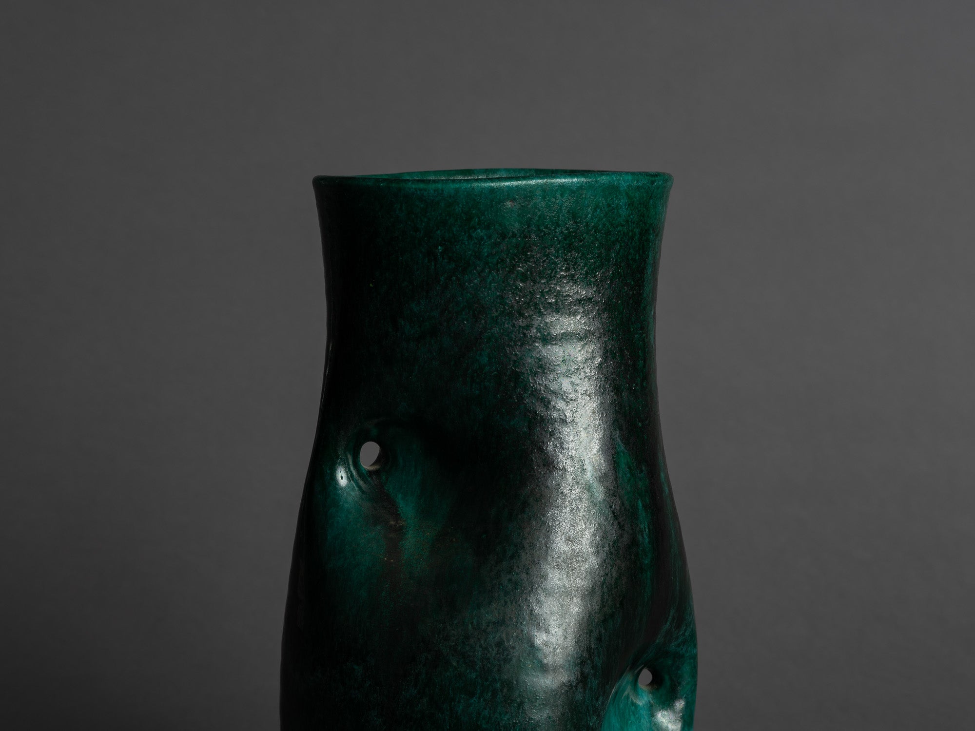 Vase biomorphique des Potiers d'Accolay, France (vers 1955)..Freeform Vase by les Potiers d'Accolay, France (ca 1955)