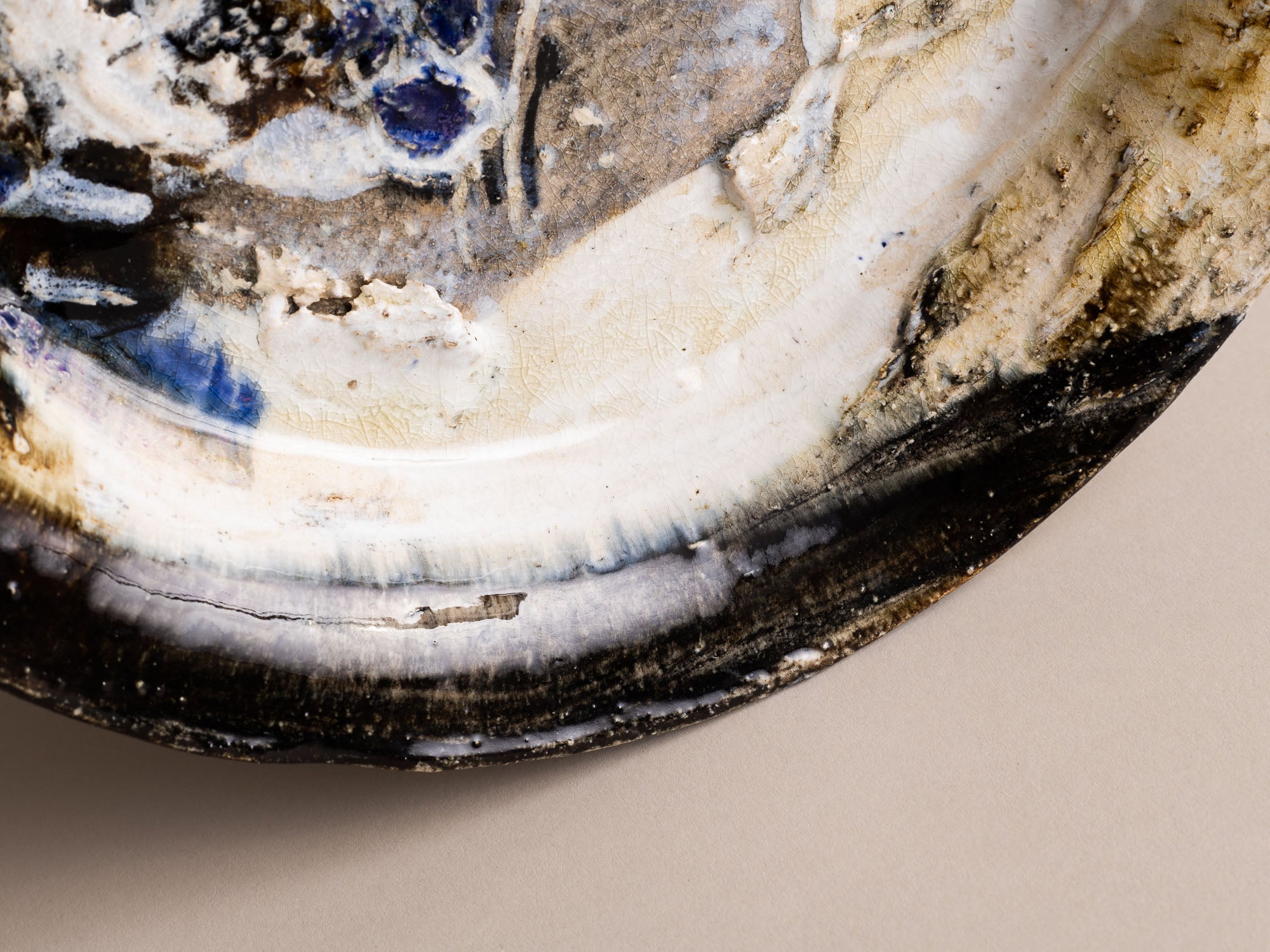 Duo de coupes murales à décor abstrait "CoBrA" par Jeppe Hagedorn-Olsen, Danemark (vers 1968)..CoBrA style set of 2 bowls by Jeppe Hagedorn-Olsen, Denmark (circa 1968)