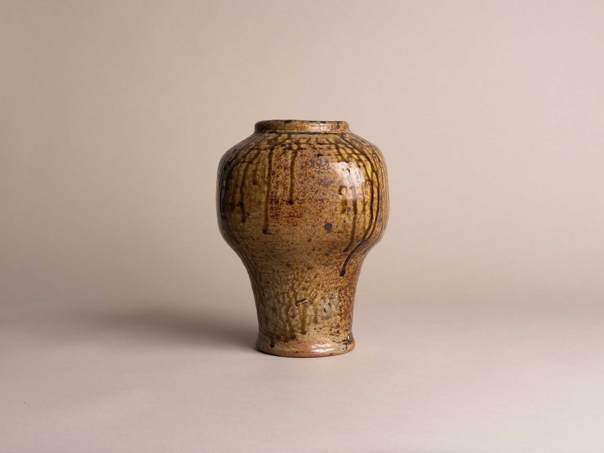 Vase meiping de Pierre Digan à La Borne, France (vers 1975)..Meiping Vase by Pierre Digan at La Borne, France (circa 1975)