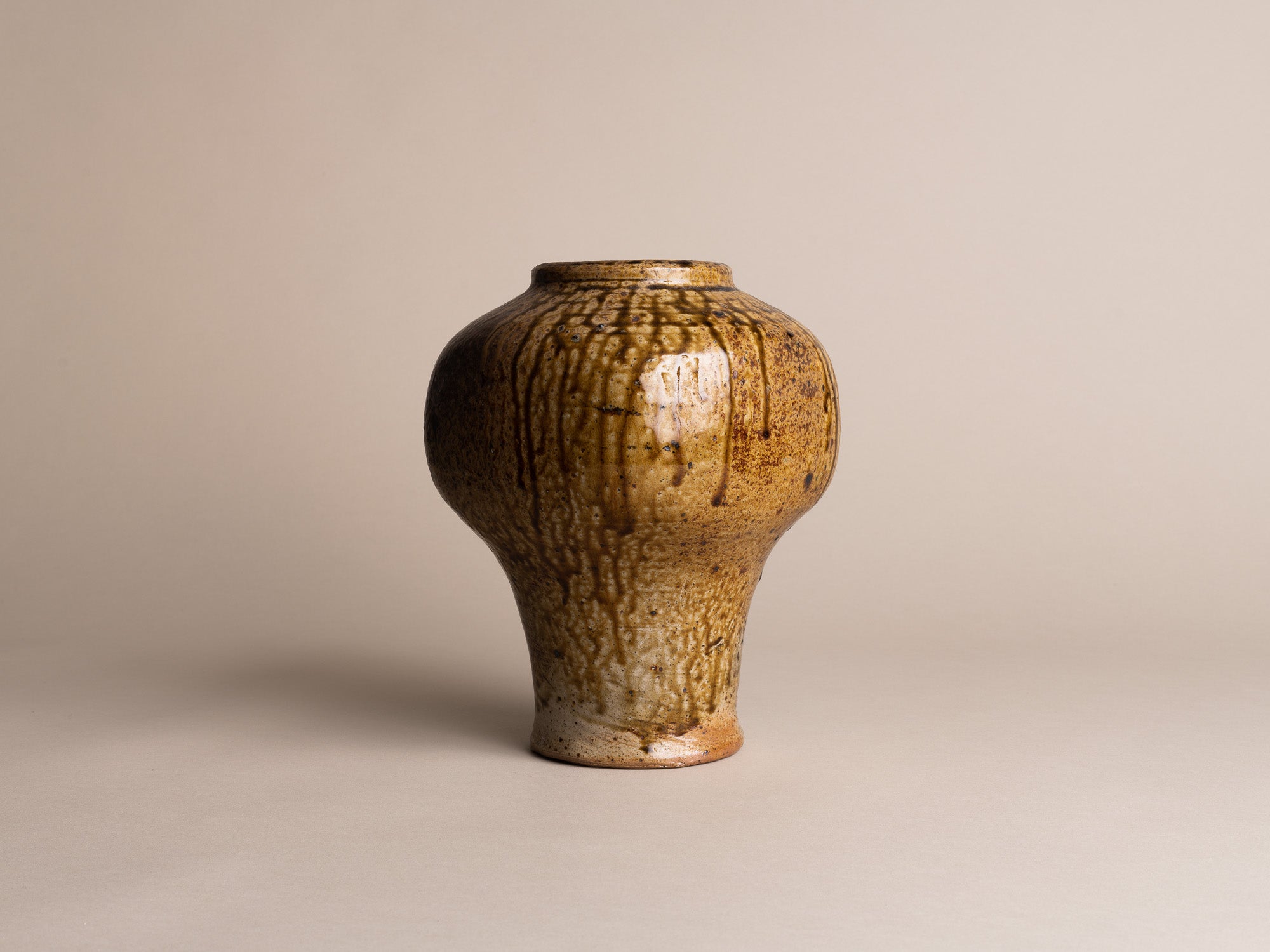 Vase meiping de Pierre Digan à La Borne, France (vers 1975)..Meiping Vase by Pierre Digan at La Borne, France (circa 1975)