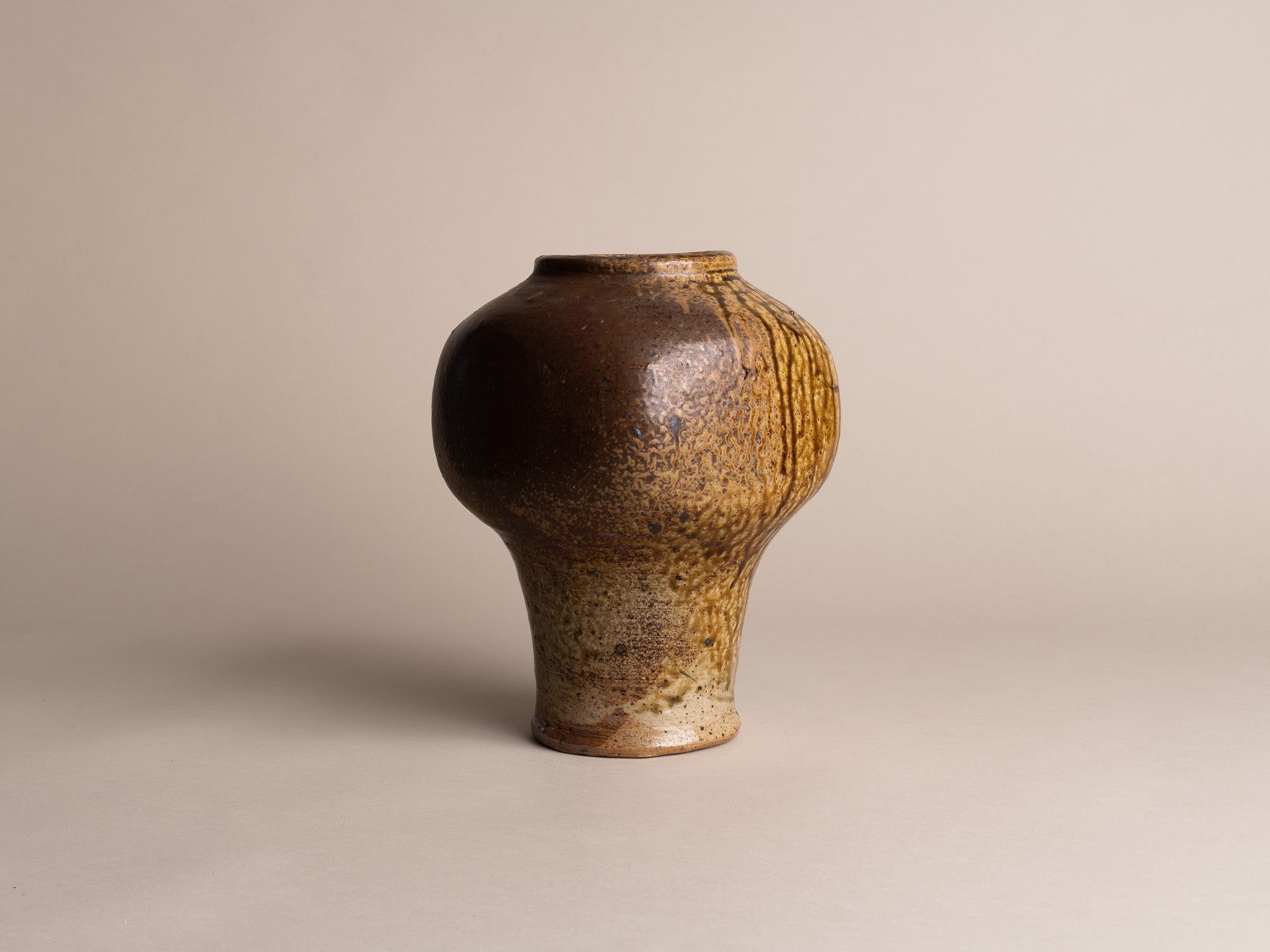 Vase meiping de Pierre Digan à La Borne, France (vers 1975)..Meiping Vase by Pierre Digan at La Borne, France (circa 1975)