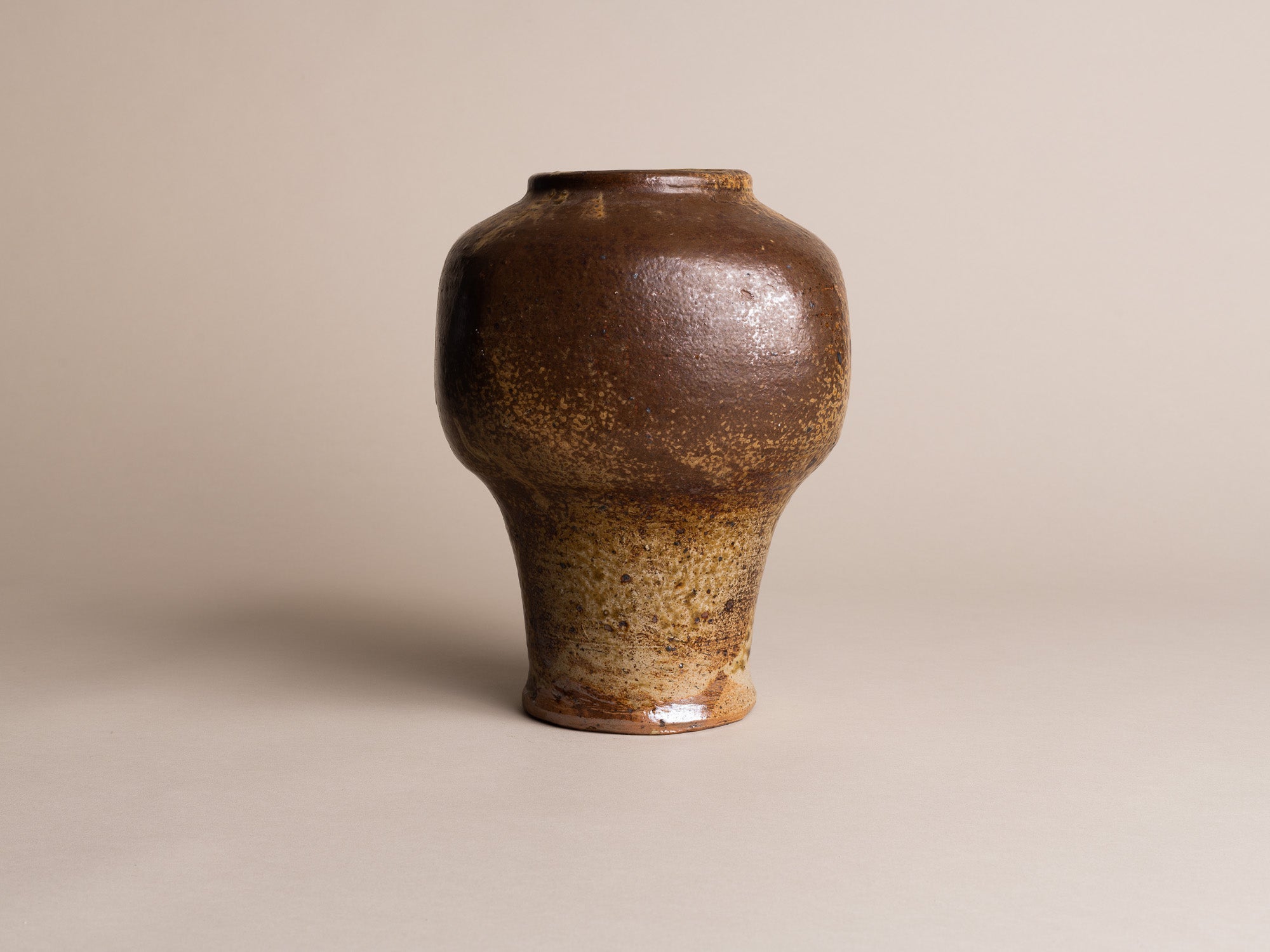 Vase meiping de Pierre Digan à La Borne, France (vers 1975)..Meiping Vase by Pierre Digan at La Borne, France (circa 1975)