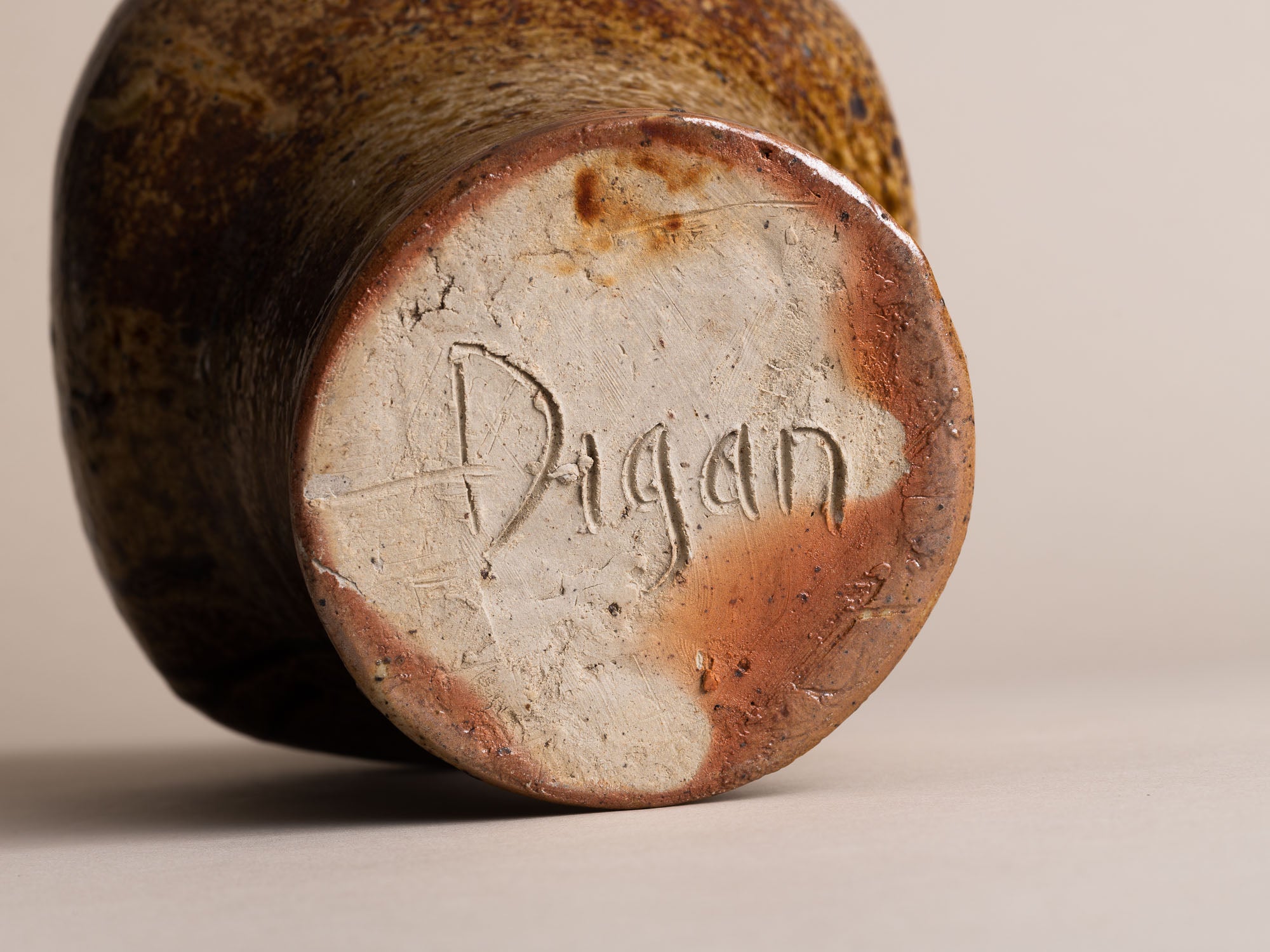 Vase meiping de Pierre Digan à La Borne, France (vers 1975)..Meiping Vase by Pierre Digan at La Borne, France (circa 1975)