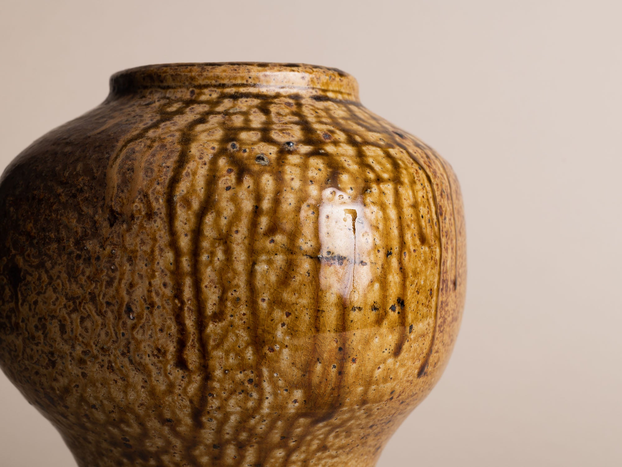 Vase meiping de Pierre Digan à La Borne, France (vers 1975)..Meiping Vase by Pierre Digan at La Borne, France (circa 1975)