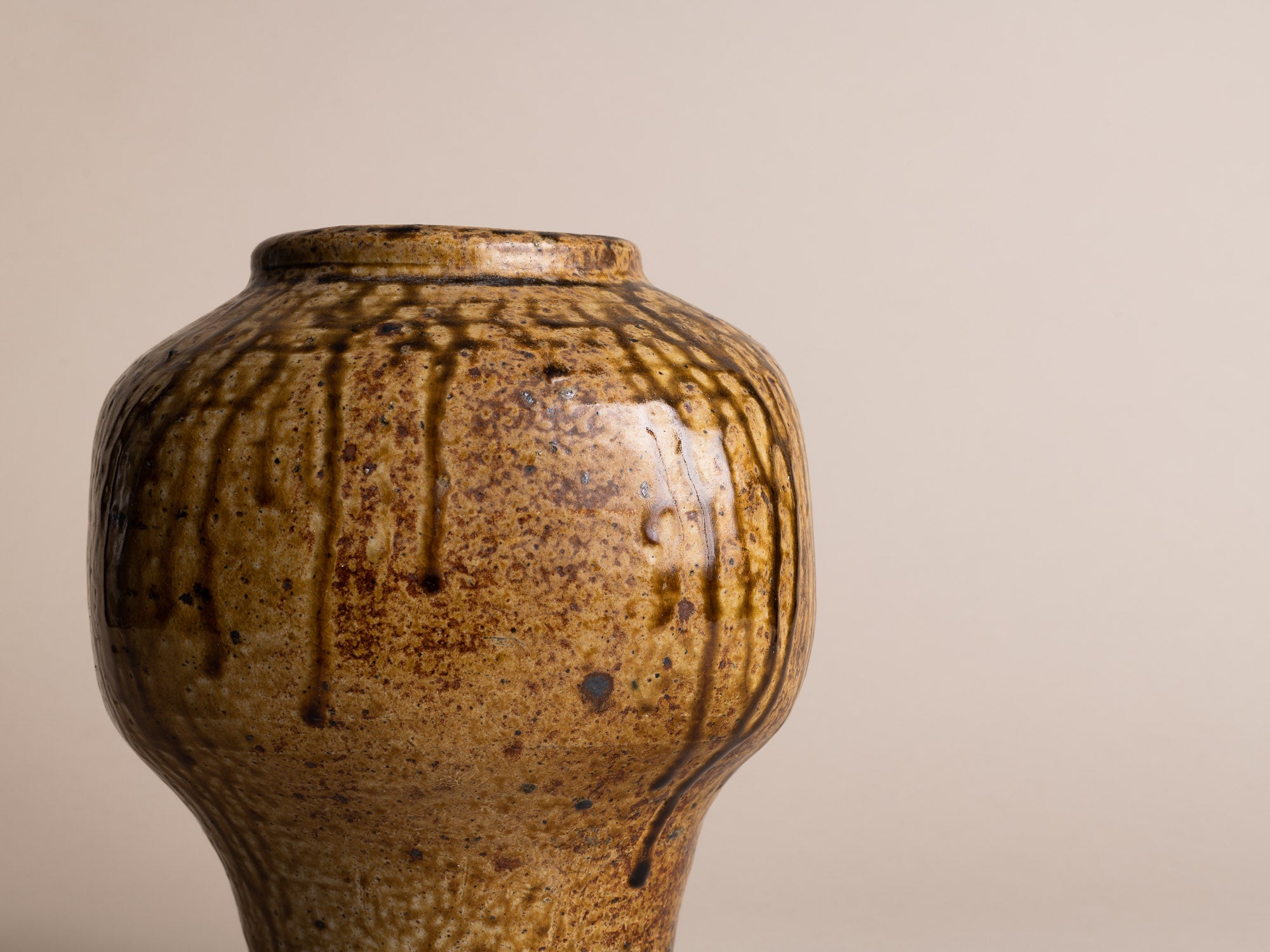 Vase meiping de Pierre Digan à La Borne, France (vers 1975)..Meiping Vase by Pierre Digan at La Borne, France (circa 1975)