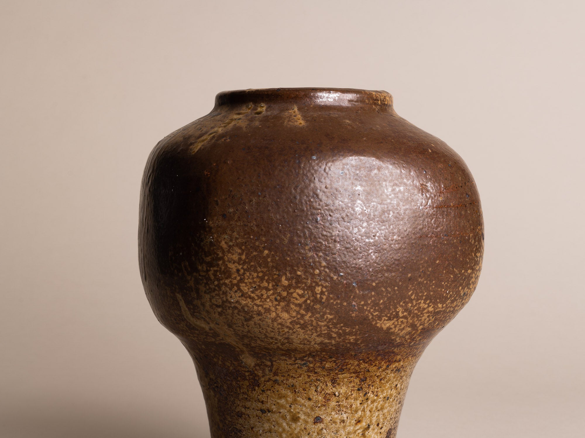 Vase meiping de Pierre Digan à La Borne, France (vers 1975)..Meiping Vase by Pierre Digan at La Borne, France (circa 1975)
