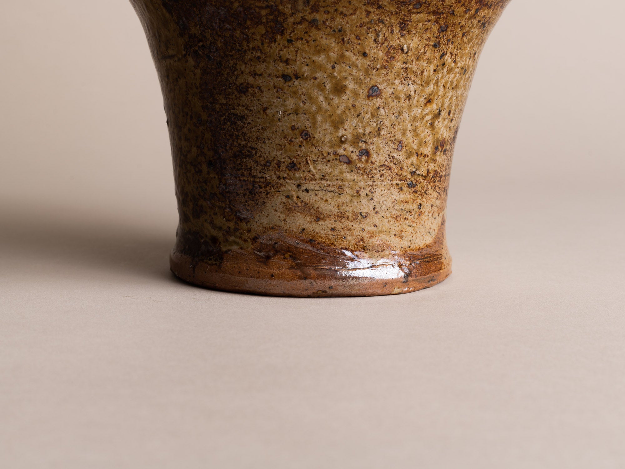 Vase meiping de Pierre Digan à La Borne, France (vers 1975)..Meiping Vase by Pierre Digan at La Borne, France (circa 1975)
