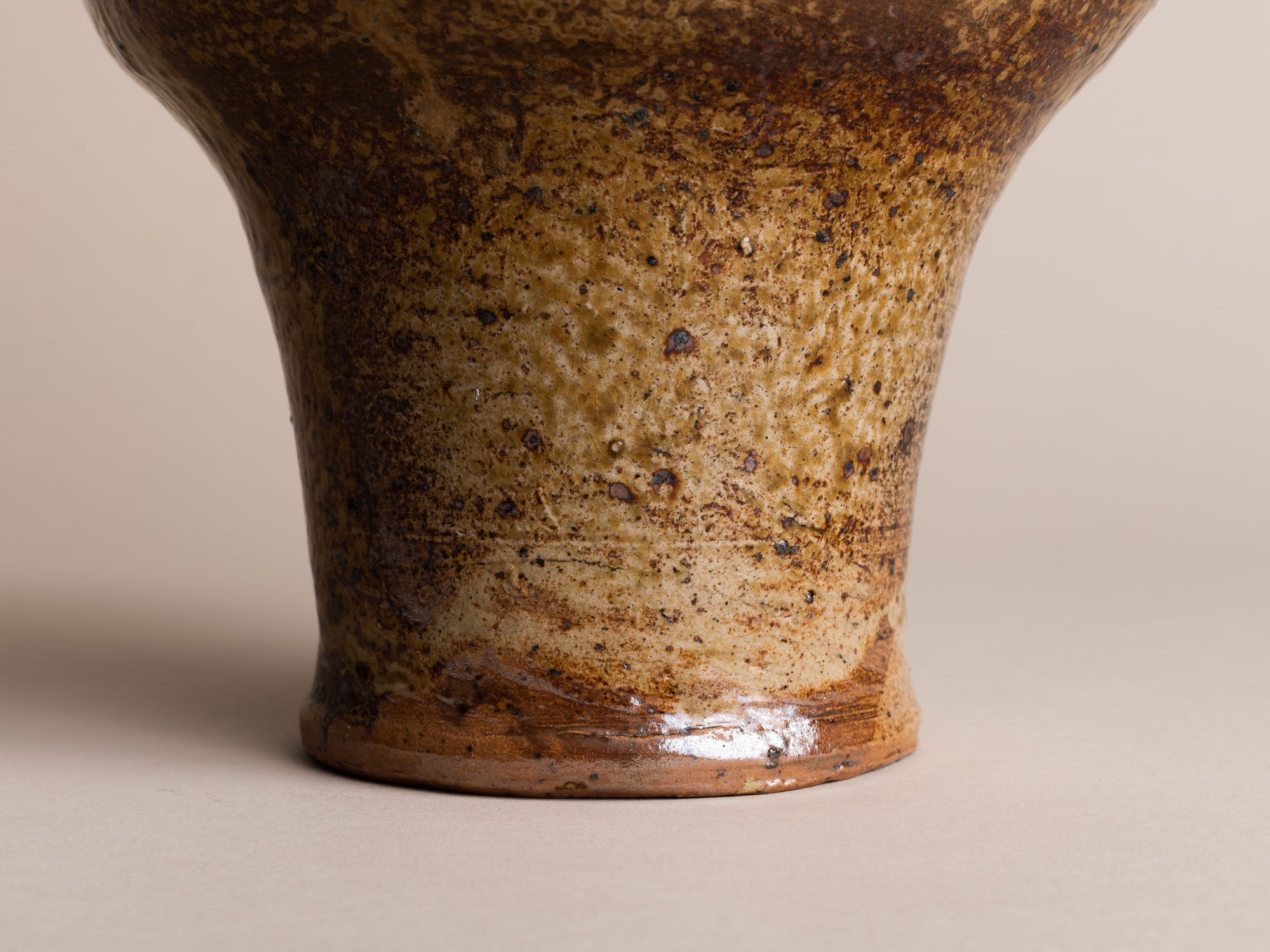 Vase meiping de Pierre Digan à La Borne, France (vers 1975)..Meiping Vase by Pierre Digan at La Borne, France (circa 1975)