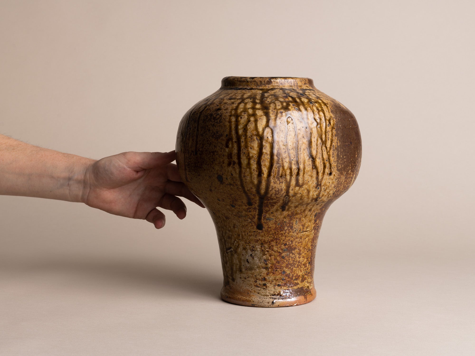 Vase meiping de Pierre Digan à La Borne, France (vers 1975)..Meiping Vase by Pierre Digan at La Borne, France (circa 1975)