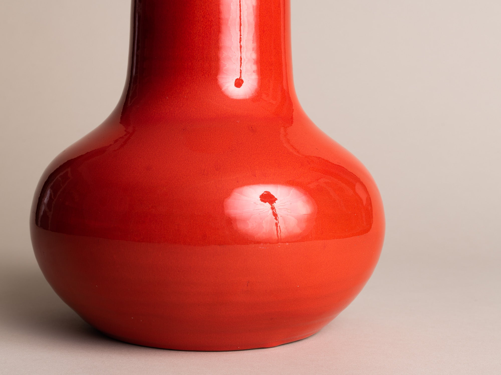 Vase vermillon de sélénium par Robert Picault pour Cerasarda, Italie (années 1960)..Vermilion vase by Robert Picault for Cerasarda, Italy (1960)