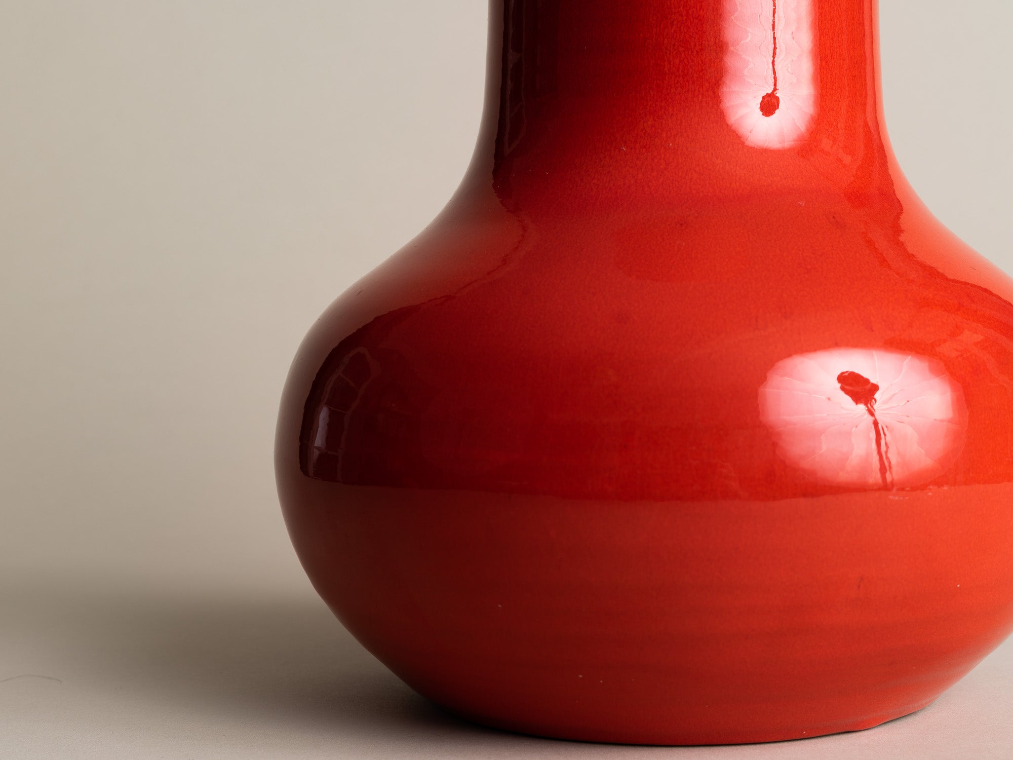 Vase vermillon de sélénium par Robert Picault pour Cerasarda, Italie (années 1960)..Vermilion vase by Robert Picault for Cerasarda, Italy (1960)
