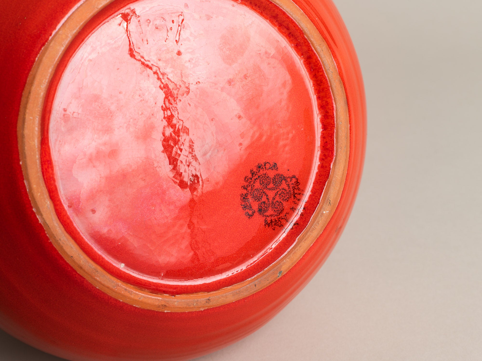Vase vermillon de sélénium par Robert Picault pour Cerasarda, Italie (années 1960)..Vermilion vase by Robert Picault for Cerasarda, Italy (1960)
