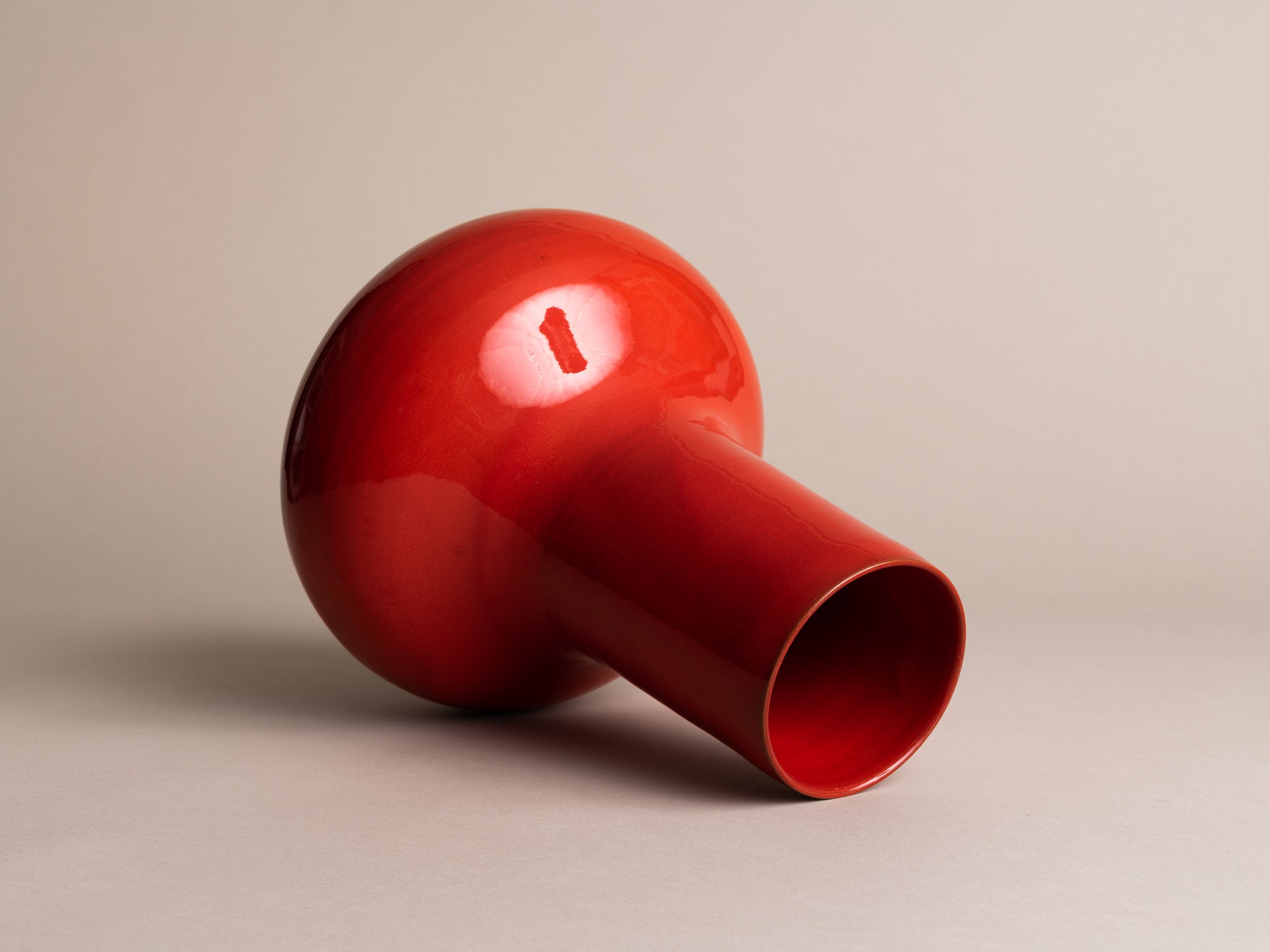 Vase vermillon de sélénium par Robert Picault pour Cerasarda, Italie (années 1960)..Vermilion vase by Robert Picault for Cerasarda, Italy (1960)