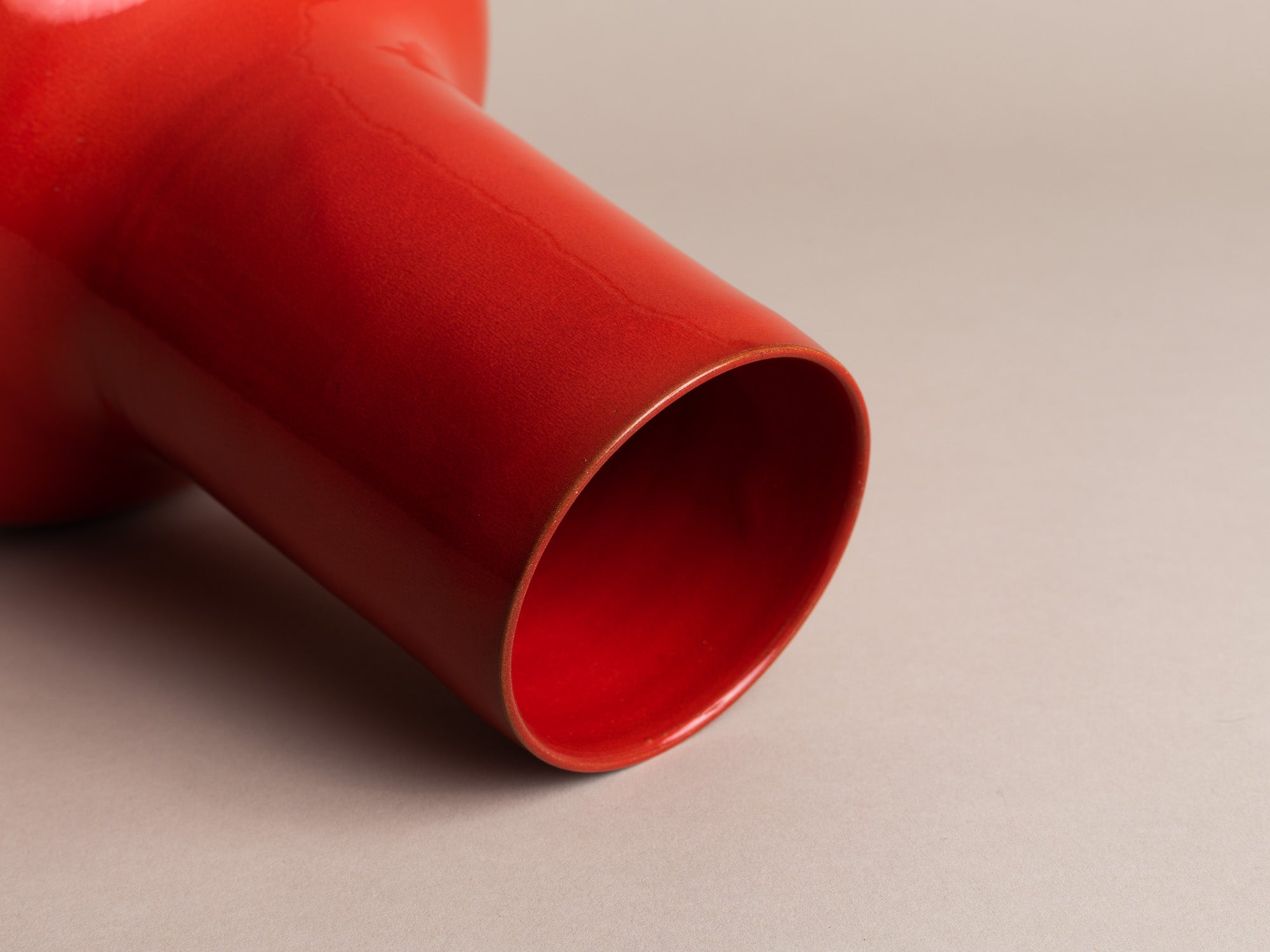 Vase vermillon de sélénium par Robert Picault pour Cerasarda, Italie (années 1960)..Vermilion vase by Robert Picault for Cerasarda, Italy (1960)