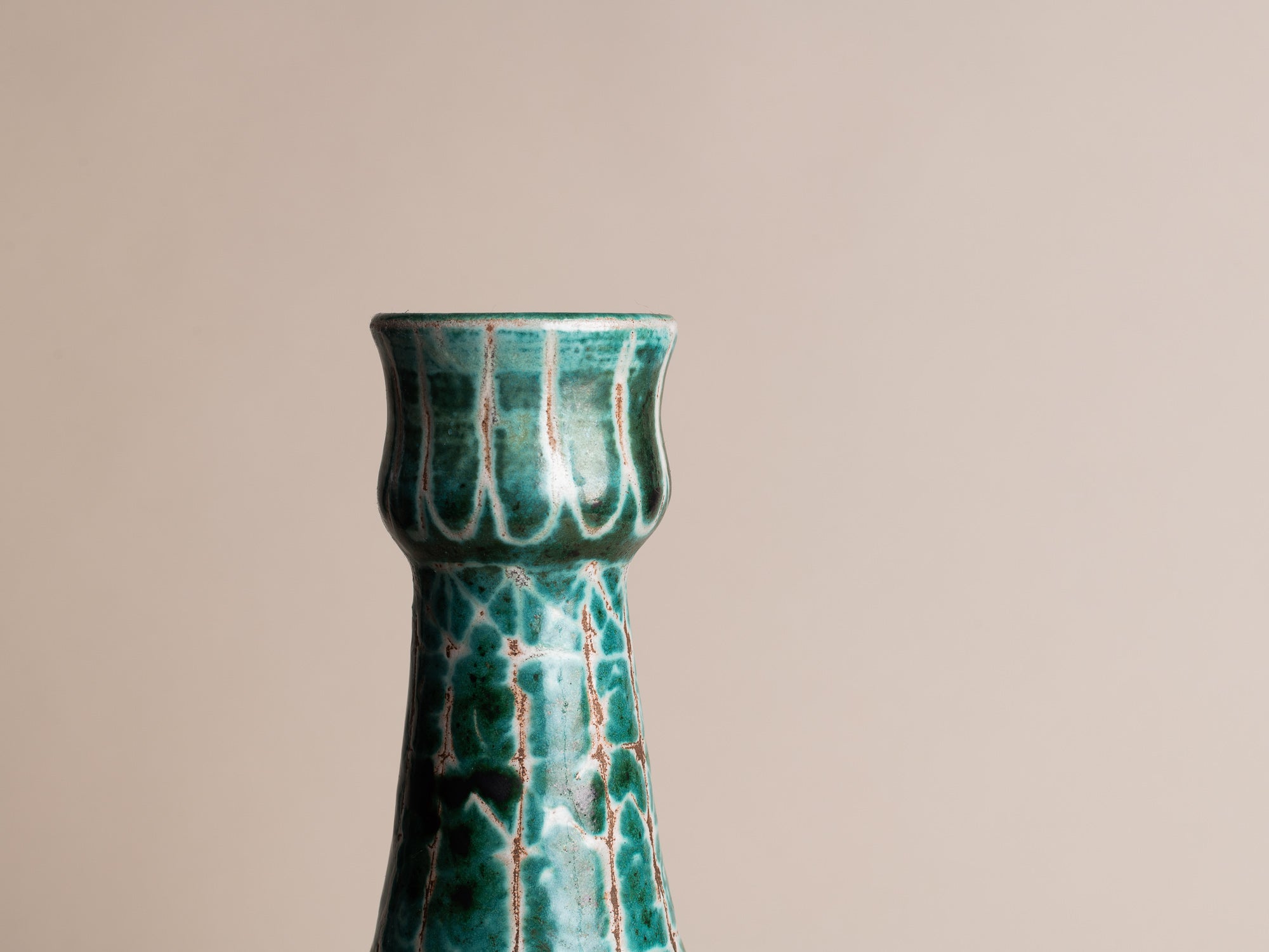 Rare vase bouteille de Robert Picault, France (vers 1948)..Rare bottleshaped vase by Robert Picault, France (circa 1948)