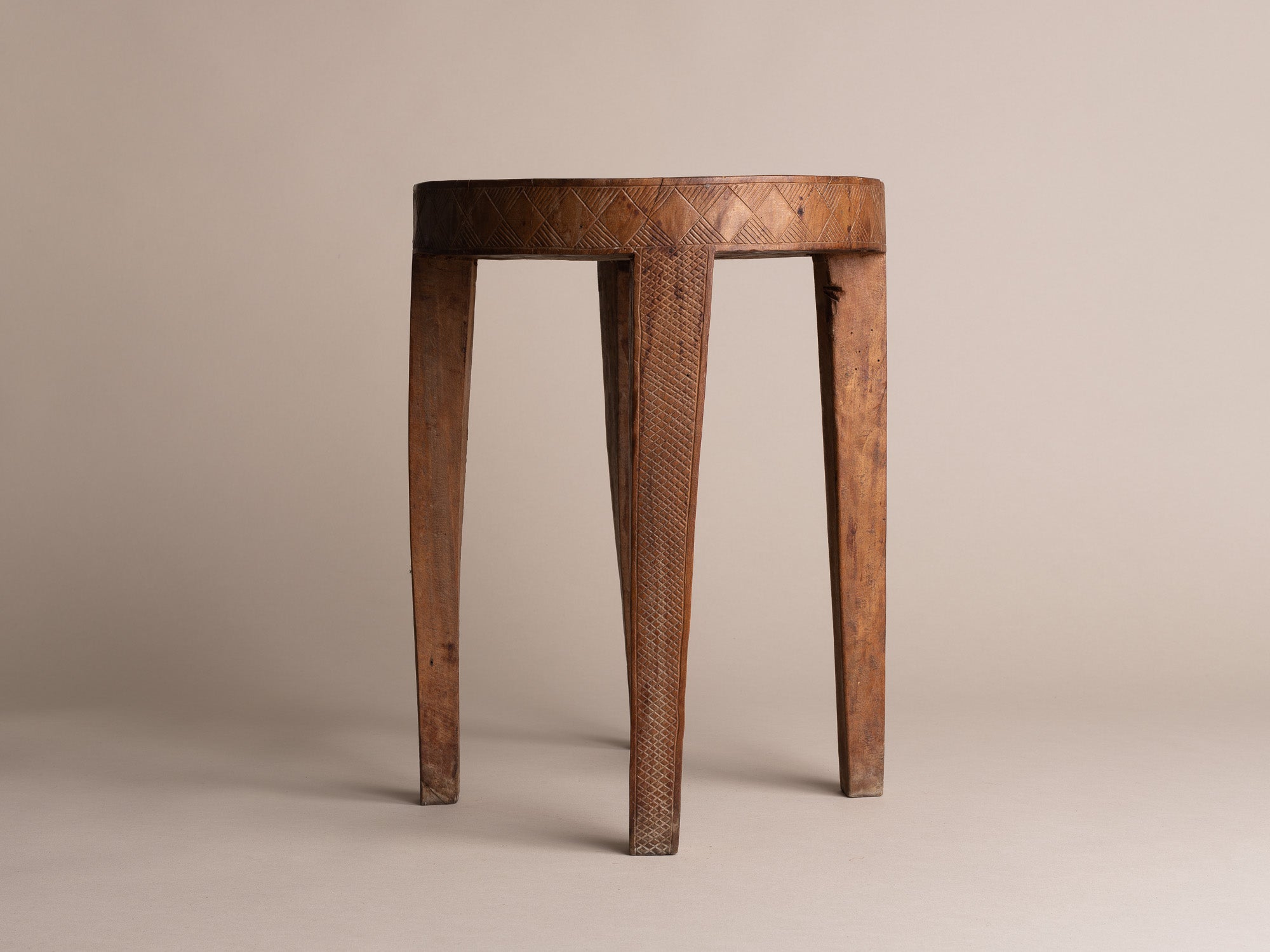 Tabouret monoxyle à décor gravé, Afrique occidentale (vers 1940-50)..Stool with engraved decoration, West Africa (circa 1940-50)