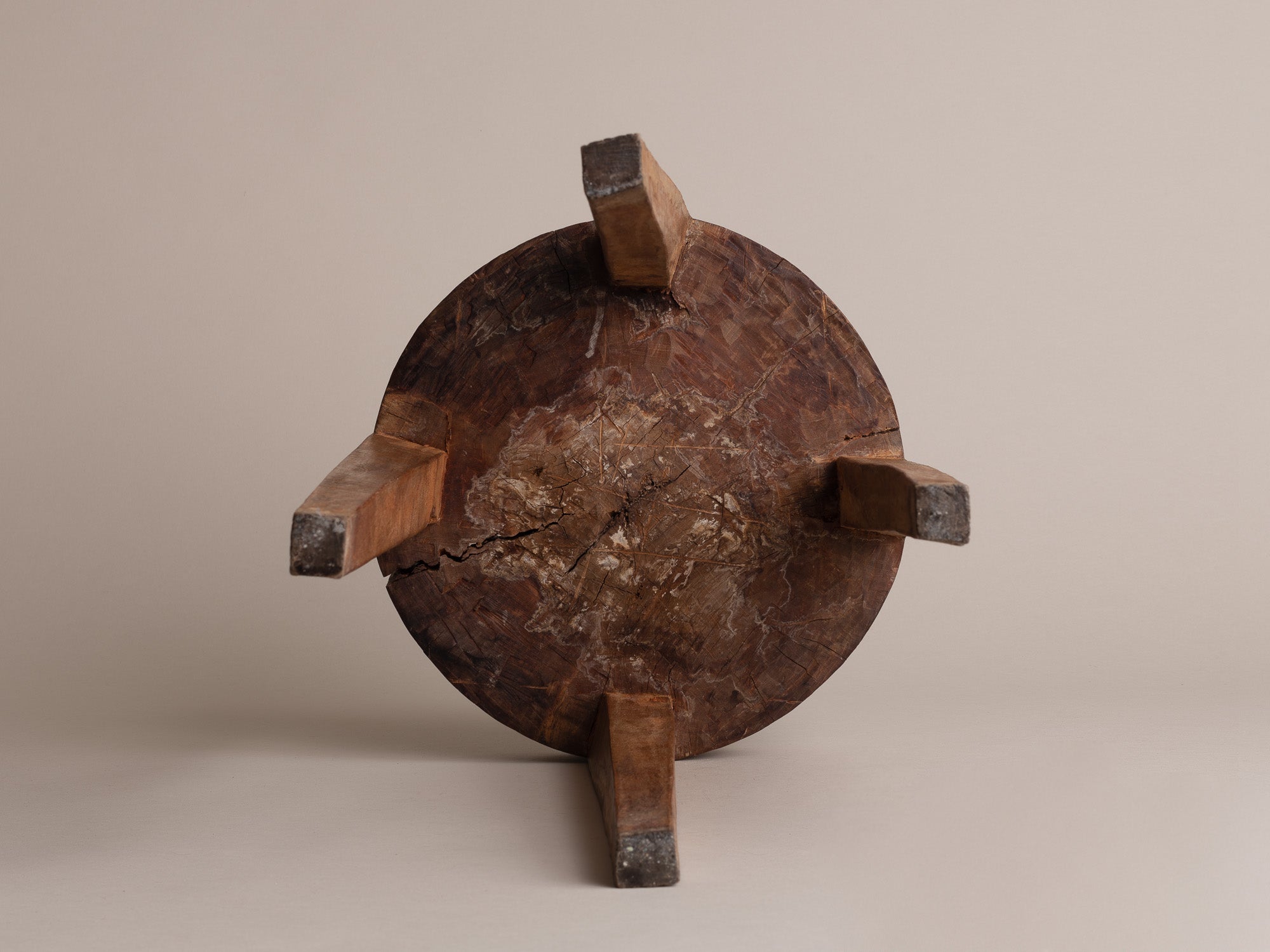 Tabouret monoxyle à décor gravé, Afrique occidentale (vers 1940-50)..Stool with engraved decoration, West Africa (circa 1940-50)