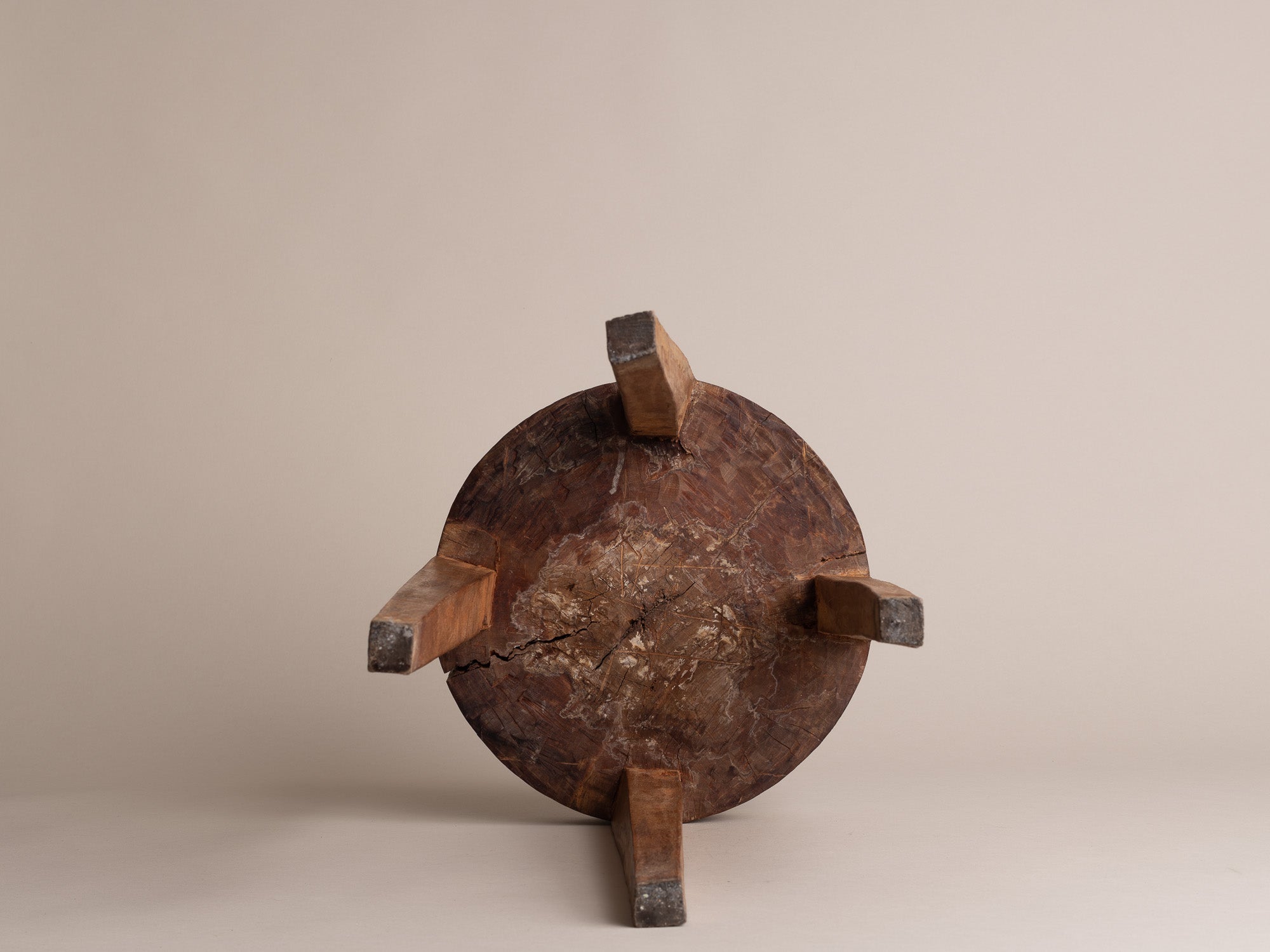 Tabouret monoxyle à décor gravé, Afrique occidentale (vers 1940-50)..Stool with engraved decoration, West Africa (circa 1940-50)