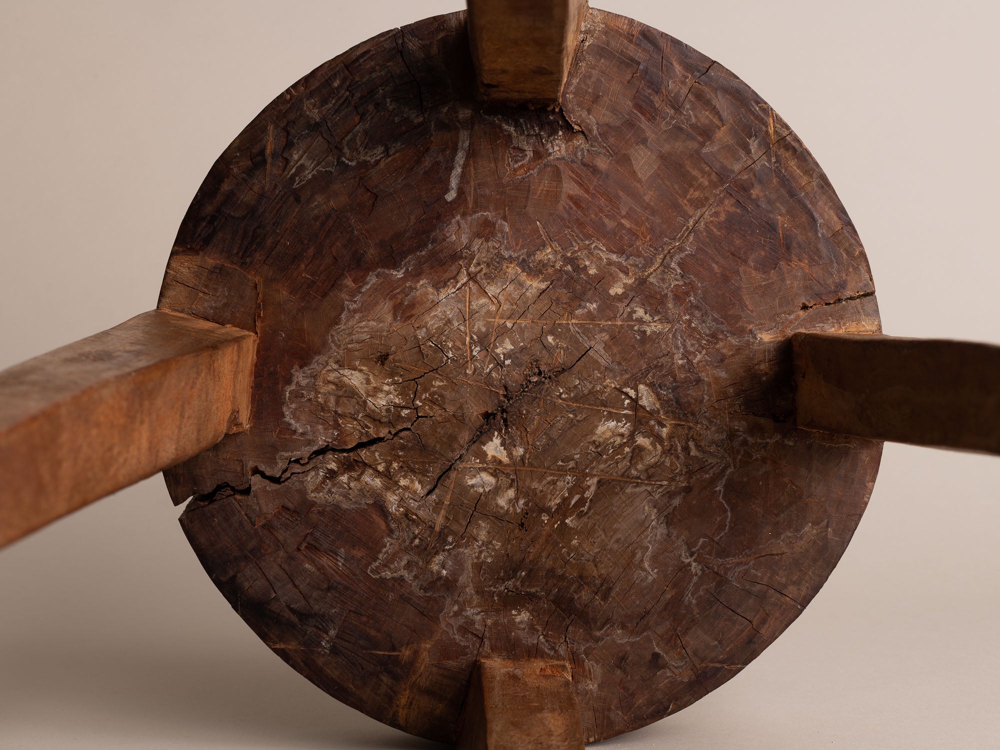 Tabouret monoxyle à décor gravé, Afrique occidentale (vers 1940-50)..Stool with engraved decoration, West Africa (circa 1940-50)