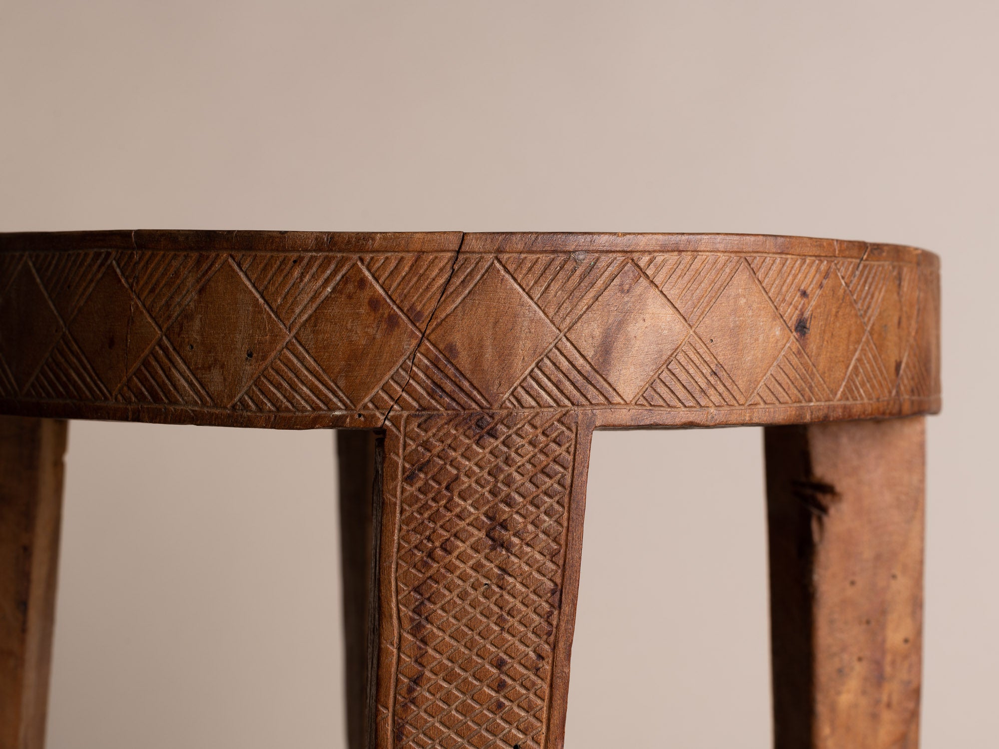 Tabouret monoxyle à décor gravé, Afrique occidentale (vers 1940-50)..Stool with engraved decoration, West Africa (circa 1940-50)
