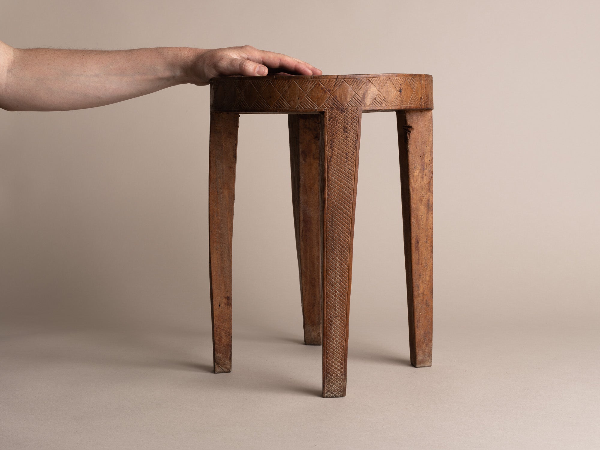 Tabouret monoxyle à décor gravé, Afrique occidentale (vers 1940-50)..Stool with engraved decoration, West Africa (circa 1940-50)