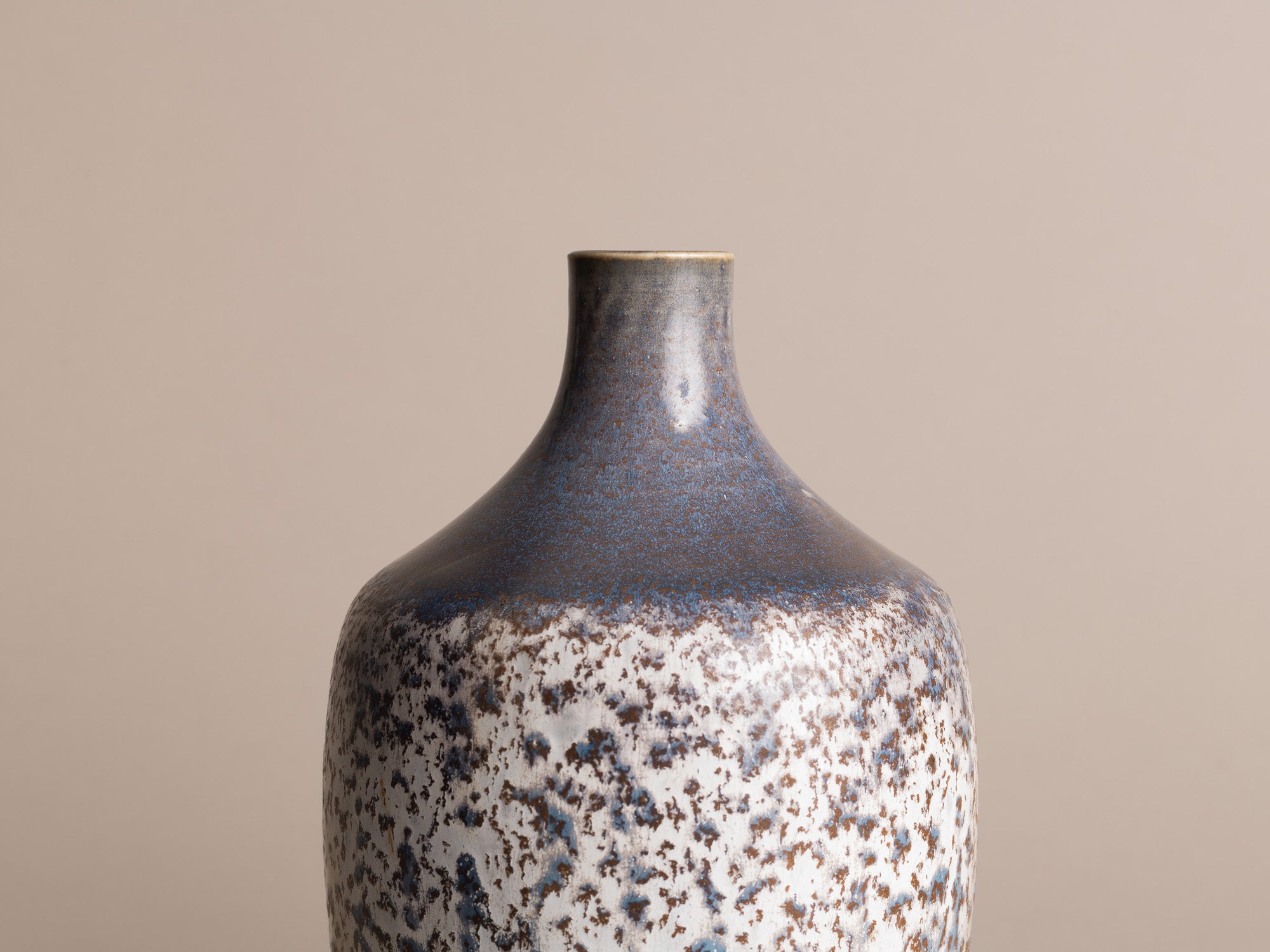Vase "peau de requin" Art Nouveau par l'Atelier de Glatigny, France (vers 1900).."Shark skin" Art Nouveau Vase by Atelier de Glatigny, France (circa 1900)