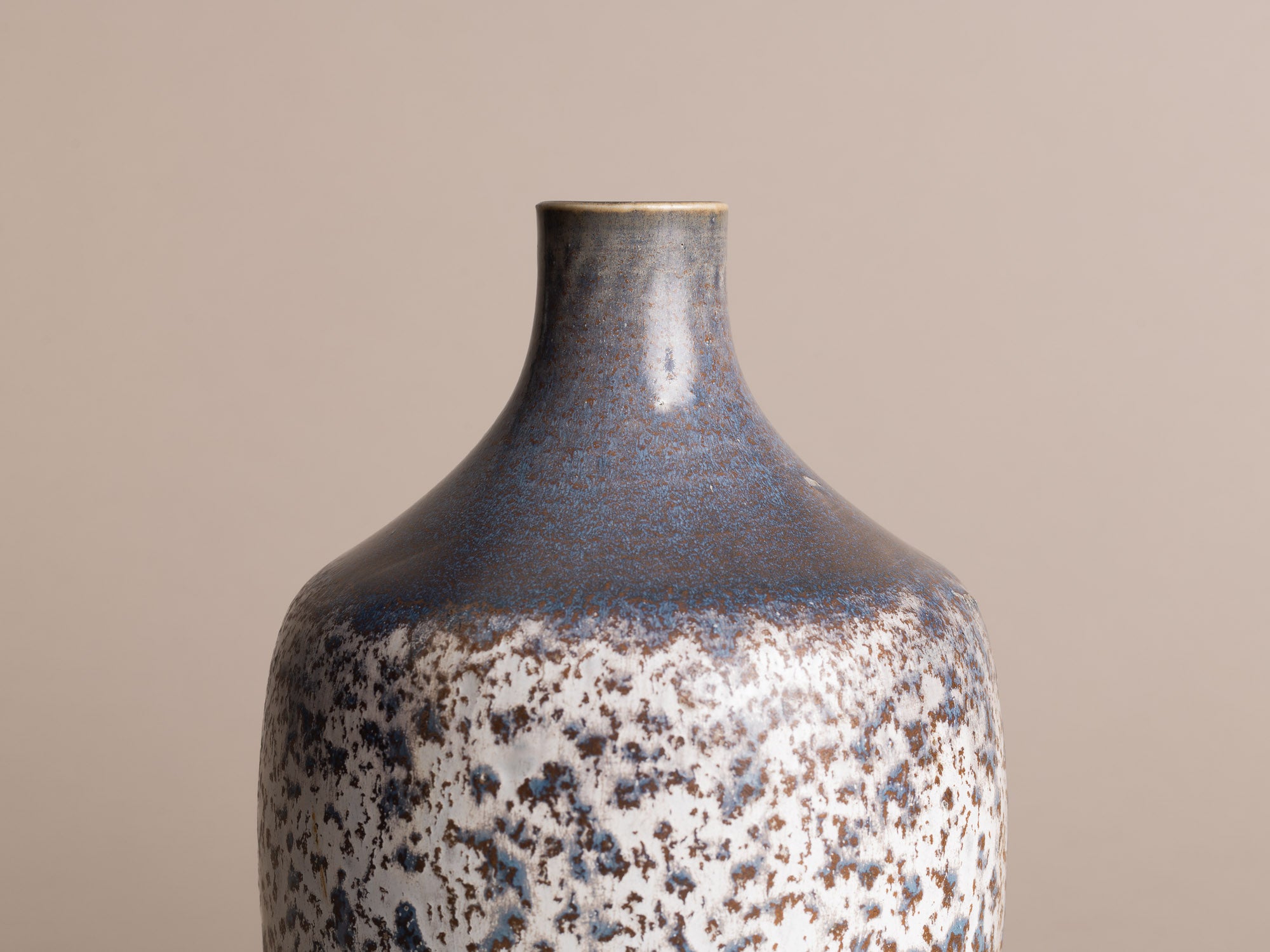 Vase "peau de requin" Art Nouveau par l'Atelier de Glatigny, France (vers 1900).."Shark skin" Art Nouveau Vase by Atelier de Glatigny, France (circa 1900)