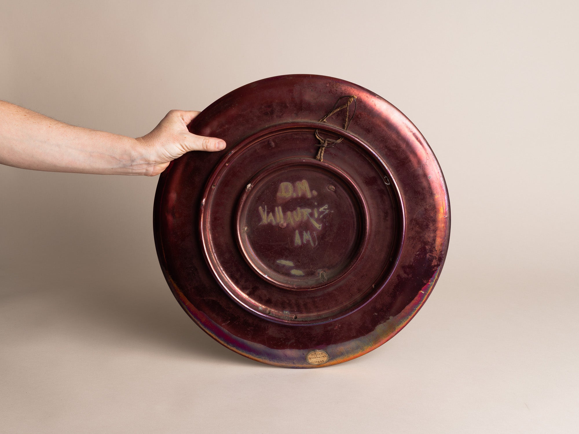Exceptionnel plat mural japonisant Art Nouveau de Delphin Massier, France (vers 1895)..Oustanding huge Art Nouveau Japonist wall hanging luster ceramic bowl by Delphin Massier, France (circa 1895)