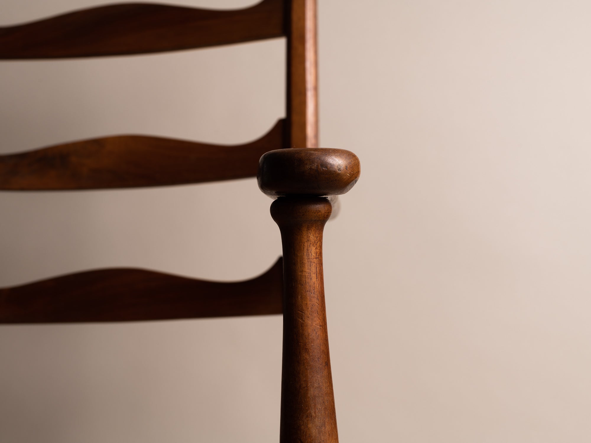 Fauteuil Arts & Crafts E.G. Punnett pour William Birch, Angleterre (vers 1890)..E.G. Punnett Arts & Crafts Armchair for William Birch, England (circa 1890)