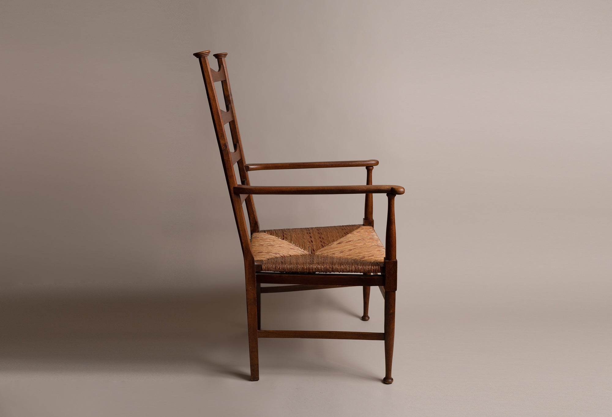 Fauteuil Arts & Crafts E.G. Punnett pour William Birch, Angleterre (vers 1890)..E.G. Punnett Arts & Crafts Armchair for William Birch, England (circa 1890)