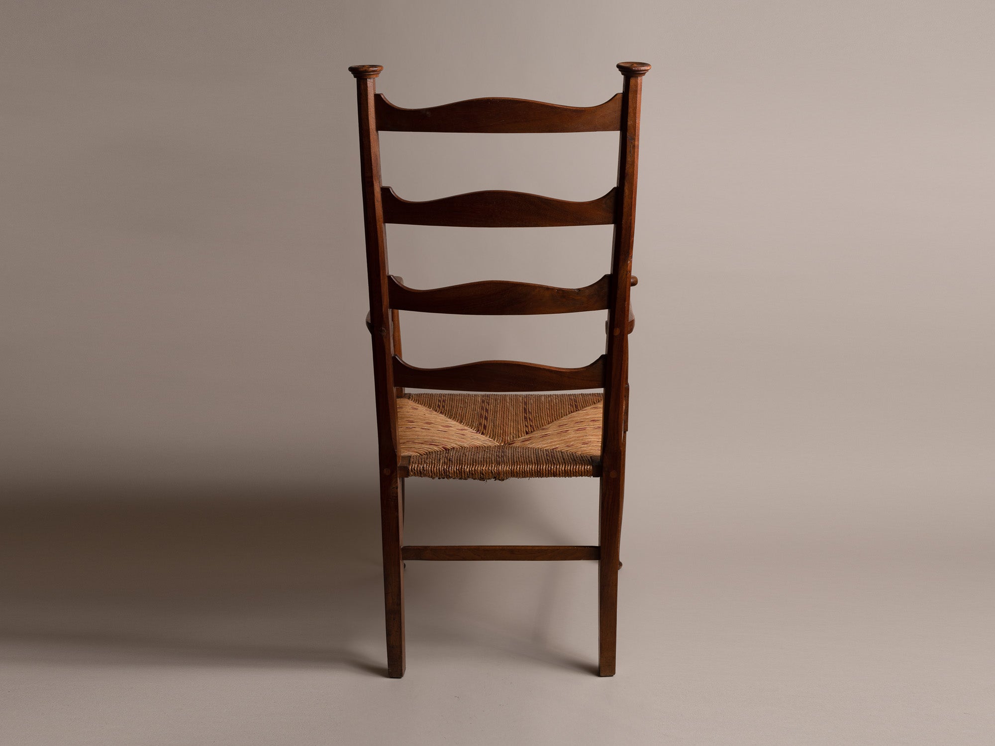 Fauteuil Arts & Crafts E.G. Punnett pour William Birch, Angleterre (vers 1890)..E.G. Punnett Arts & Crafts Armchair for William Birch, England (circa 1890)