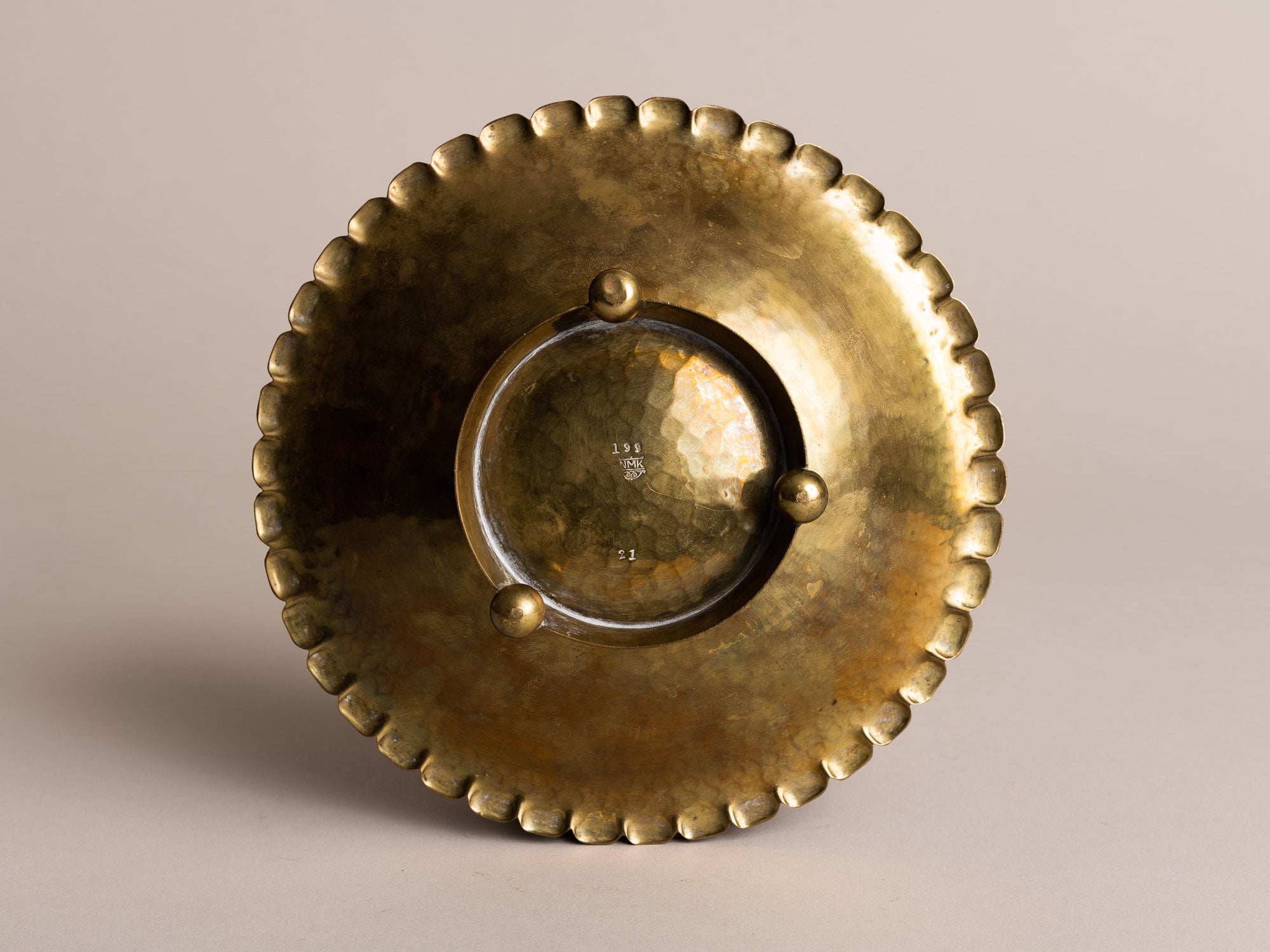 Coupe en laiton par Alois Wörle & Neues Münchner Kunstgewerbe, Allemagne (vers 1920)..Brass bowl by Alois Wörle & Neues Münchner Kunstgewerbe, Germany (circa 1920)