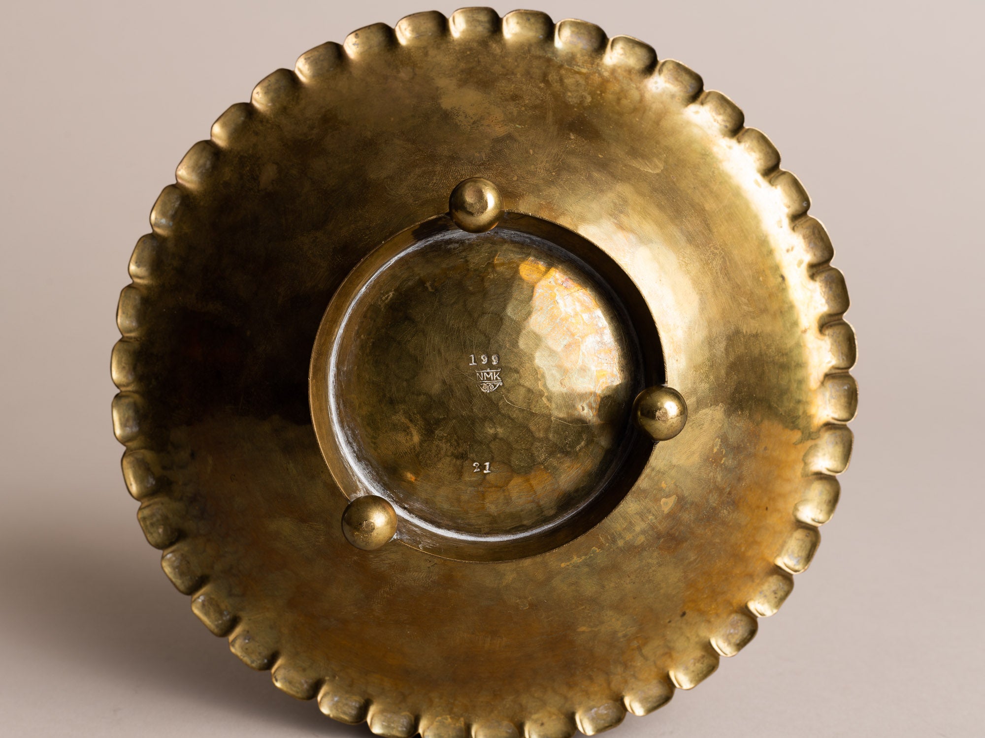 Coupe en laiton par Alois Wörle & Neues Münchner Kunstgewerbe, Allemagne (vers 1920)..Brass bowl by Alois Wörle & Neues Münchner Kunstgewerbe, Germany (circa 1920)