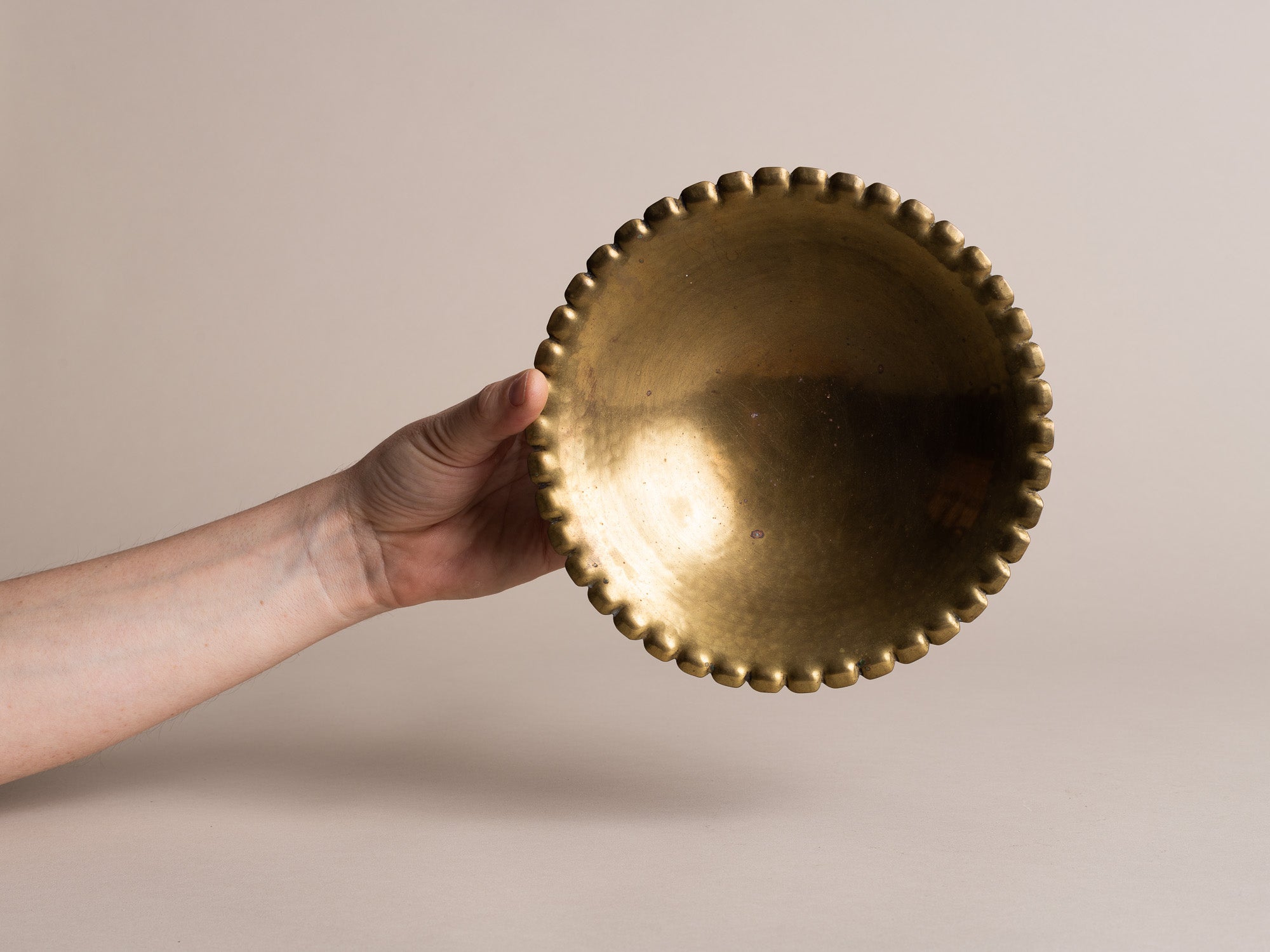 Coupe en laiton par Alois Wörle & Neues Münchner Kunstgewerbe, Allemagne (vers 1920)..Brass bowl by Alois Wörle & Neues Münchner Kunstgewerbe, Germany (circa 1920)