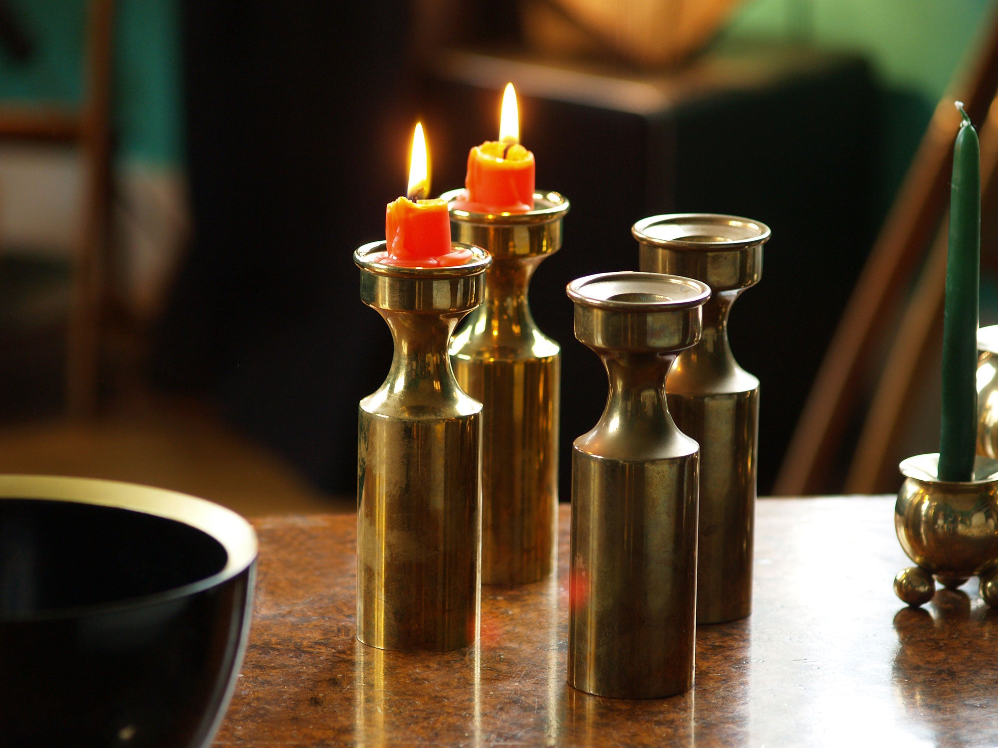 Série de quatre flambeaux modernistes par Boyes Metalkunst, Danemark (vers 1950)..Set of 4 modernist Candle holders by Boyes Metalkunst, Denmark (circa 1950)