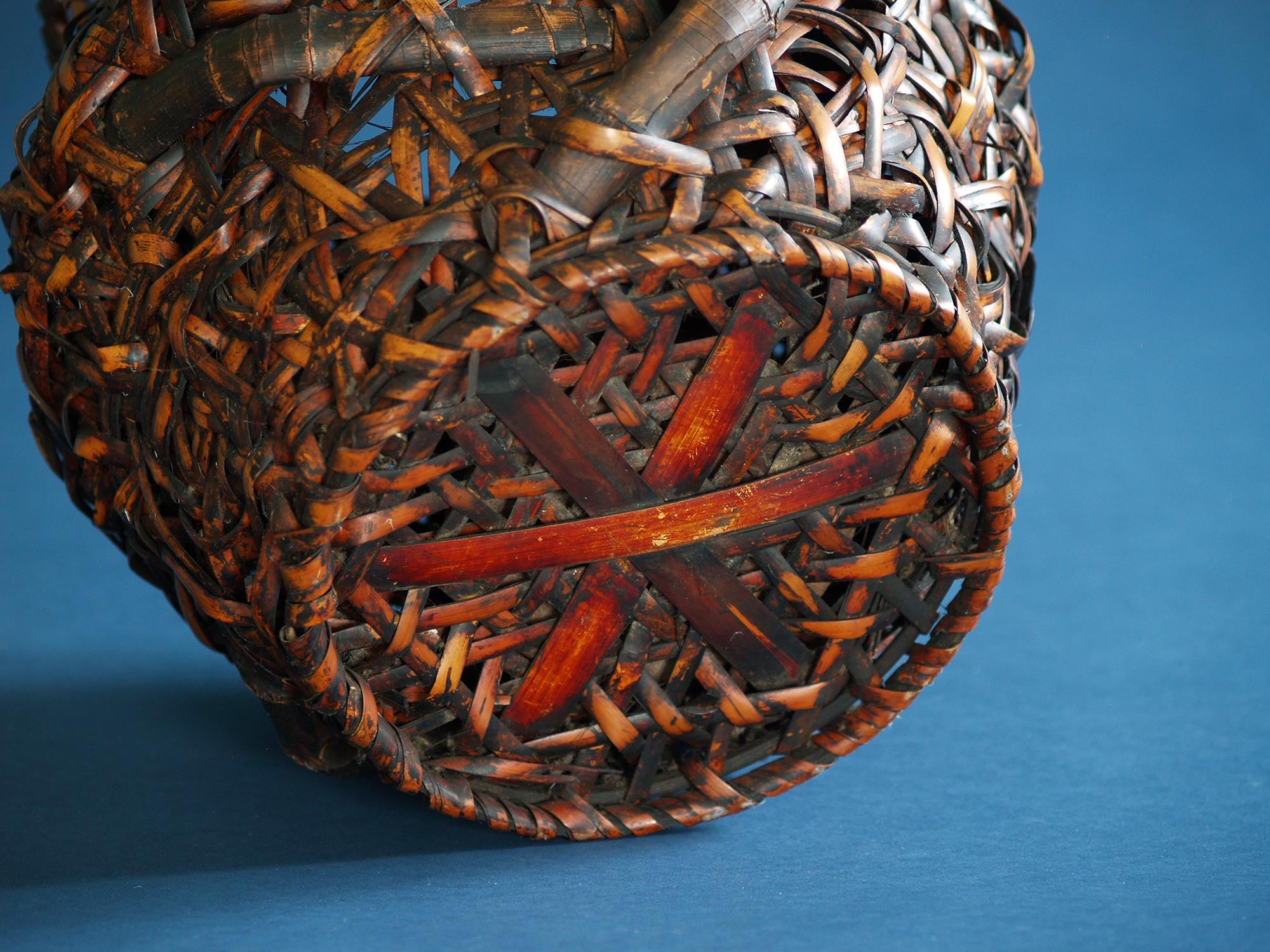 Vase / Panier hanakago à anse pour l'ikebana, Japon (début du XXe siècle)..Hanakago Ikebana Flower vase with handle, Japan (Early XXth century)