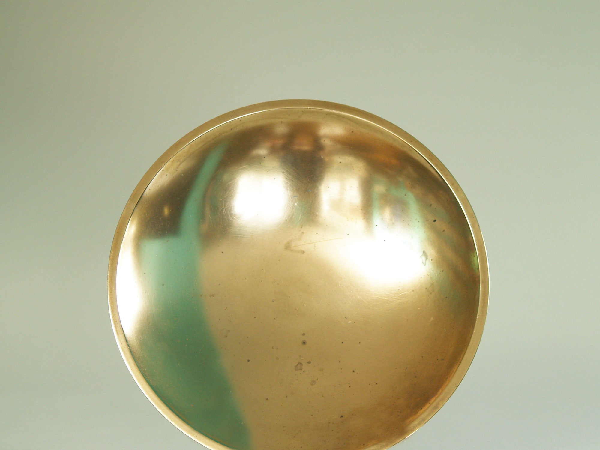 Coupe en bronze Model 1773 de Just Andersen, Danemark (vers 1930)..Large bronze vessel Model 1773 by Just Andersen, Denmark (ca. 1930)