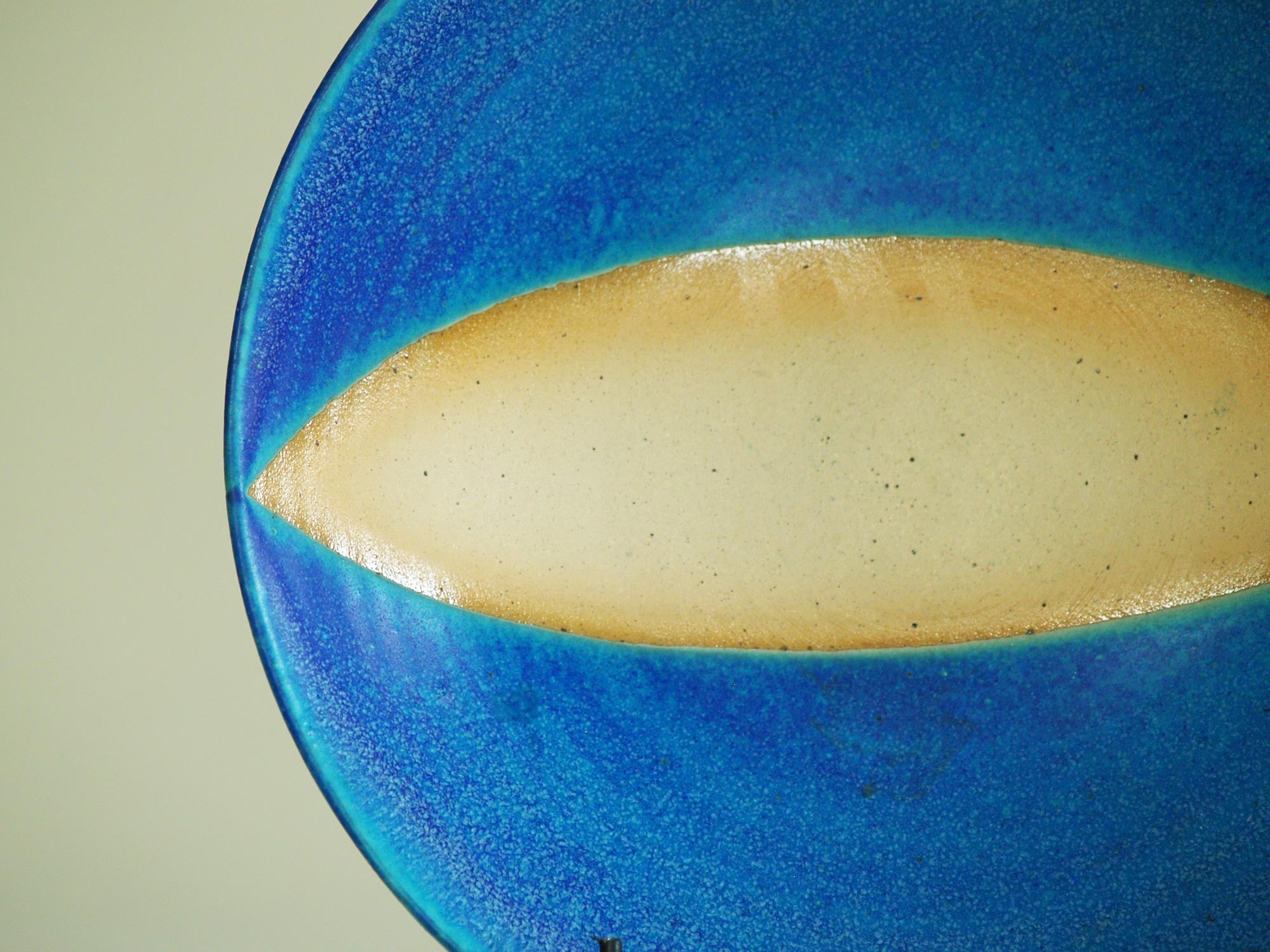 Coupe circulaire d'Inger Krebs, Danemark (vers 1980)..Large Bowl by Inger Krebs, Denmark (ca. 1980)