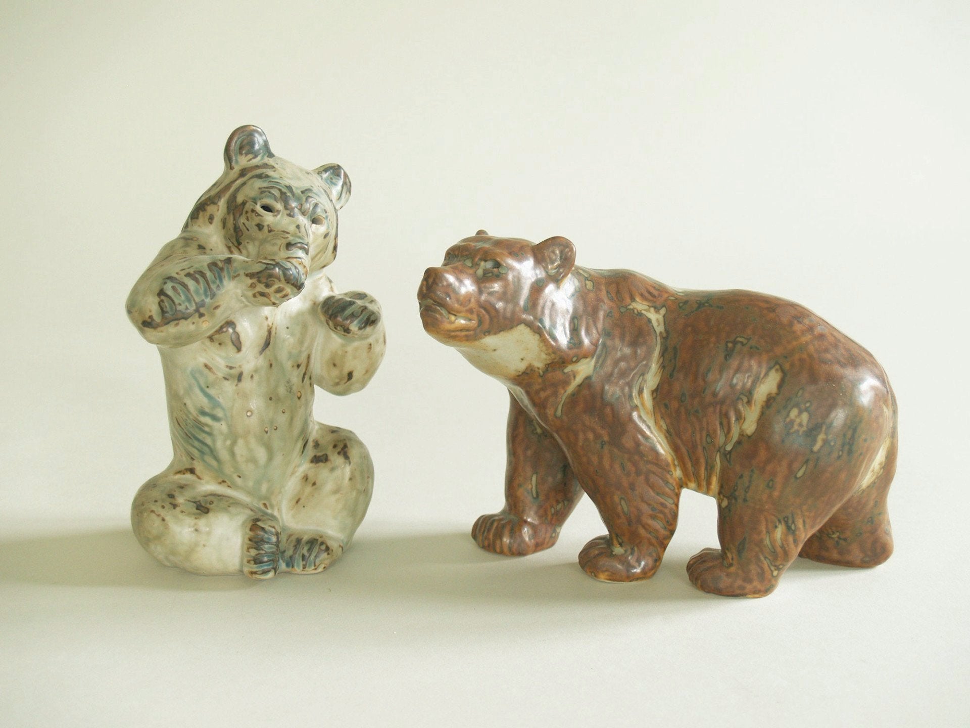 Ensemble Ours de Knud Kyhn pour Royal Copenhagen, Danemark..Ensemble of bear figurines by Knud Kyhn for Royal Copenhagen, Denmark